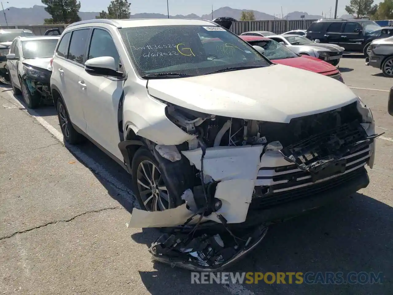 1 Photograph of a damaged car 5TDKZRFH3KS559557 TOYOTA HIGHLANDER 2019