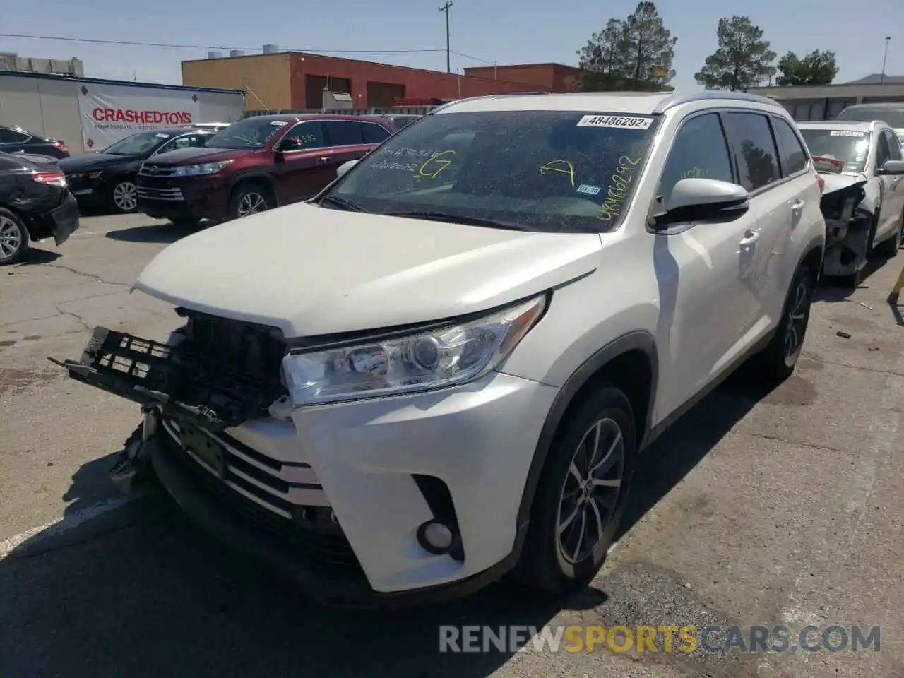 2 Photograph of a damaged car 5TDKZRFH3KS559557 TOYOTA HIGHLANDER 2019