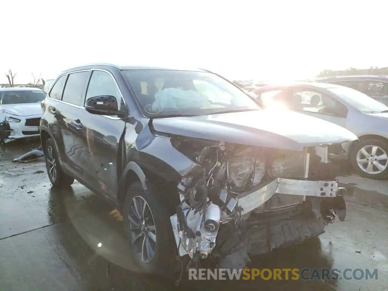 1 Photograph of a damaged car 5TDKZRFH3KS559834 TOYOTA HIGHLANDER 2019