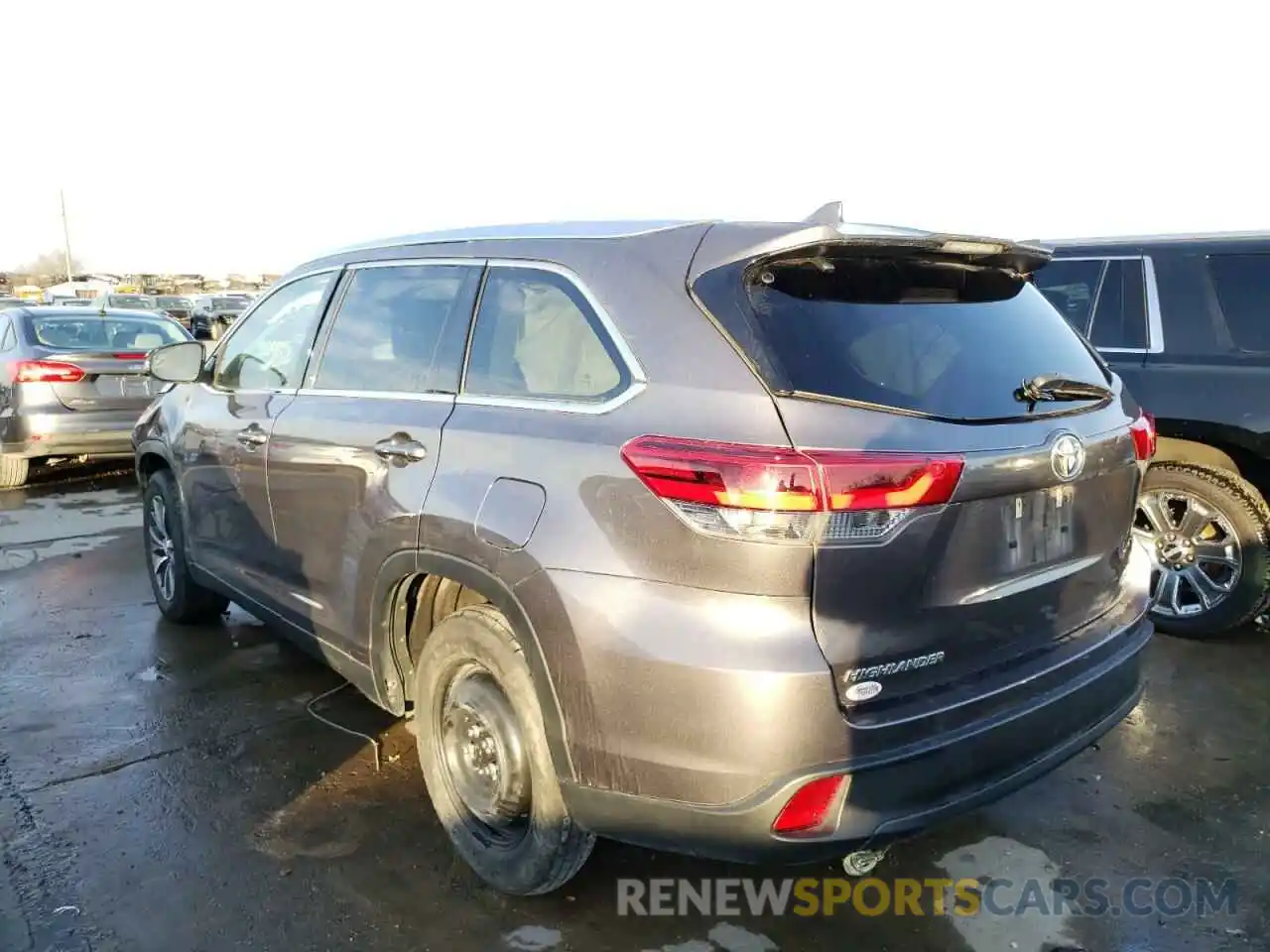 3 Фотография поврежденного автомобиля 5TDKZRFH3KS559834 TOYOTA HIGHLANDER 2019