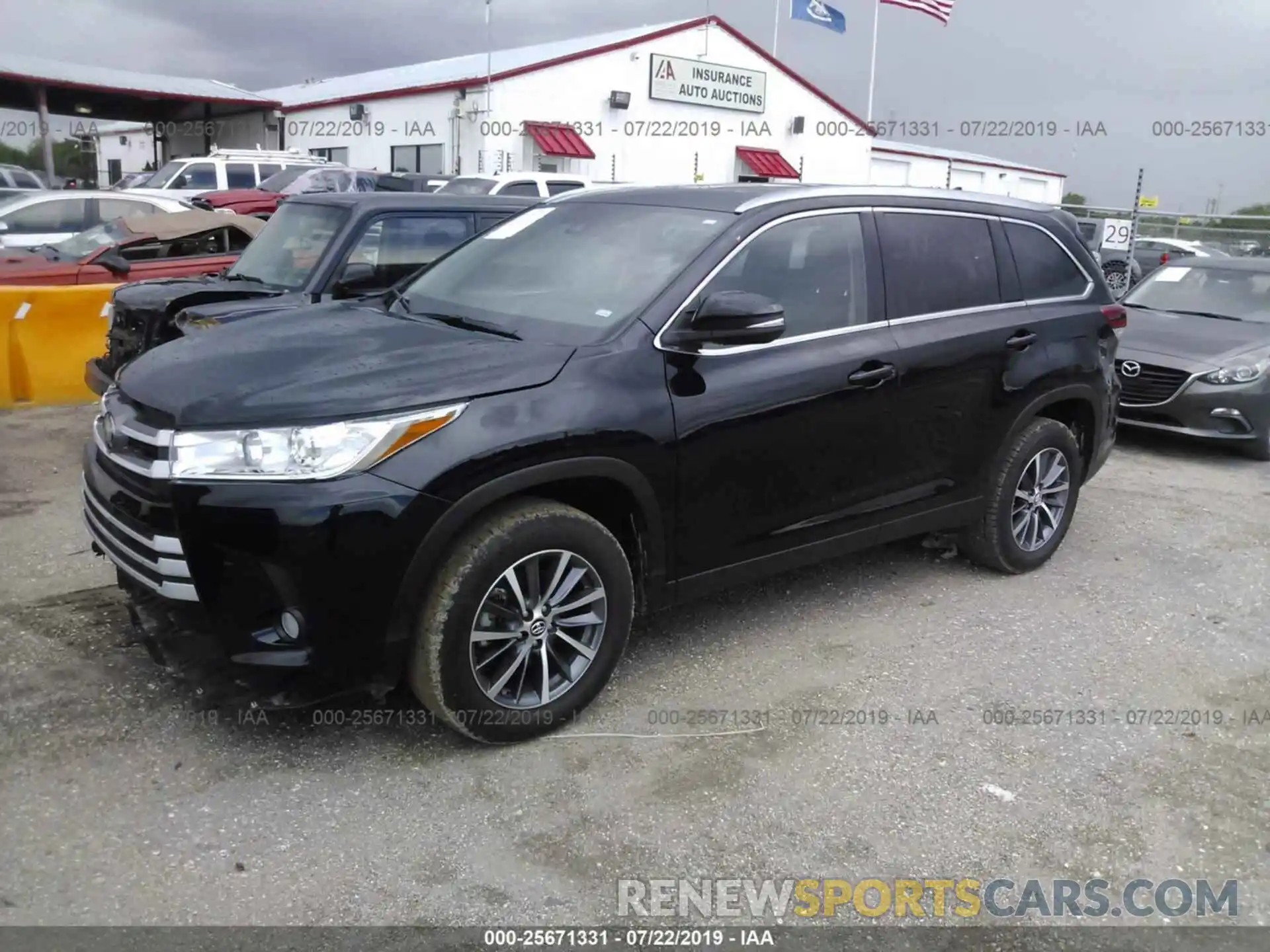 2 Photograph of a damaged car 5TDKZRFH3KS560000 TOYOTA HIGHLANDER 2019