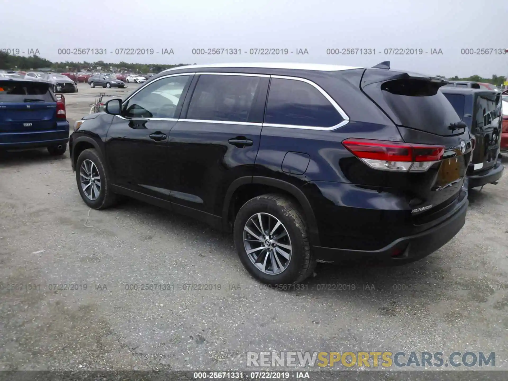 3 Photograph of a damaged car 5TDKZRFH3KS560000 TOYOTA HIGHLANDER 2019