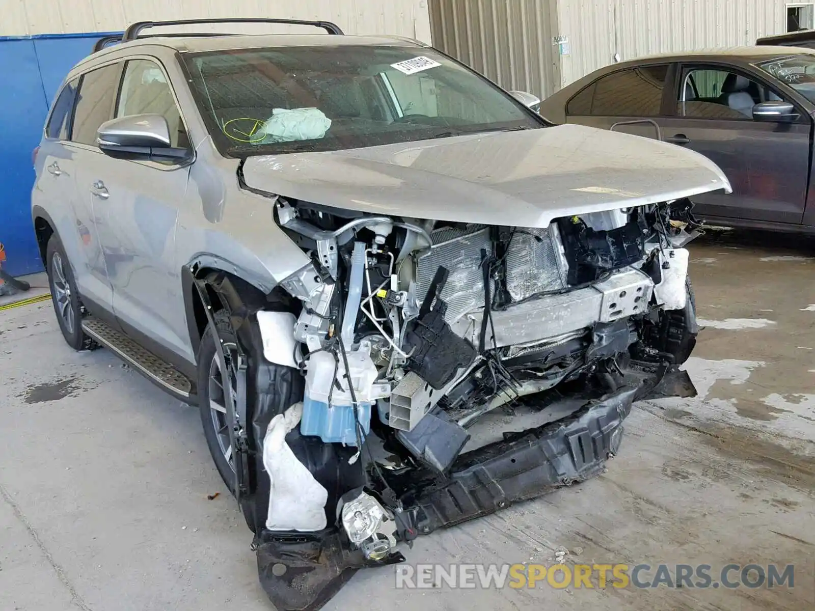 1 Photograph of a damaged car 5TDKZRFH3KS561485 TOYOTA HIGHLANDER 2019