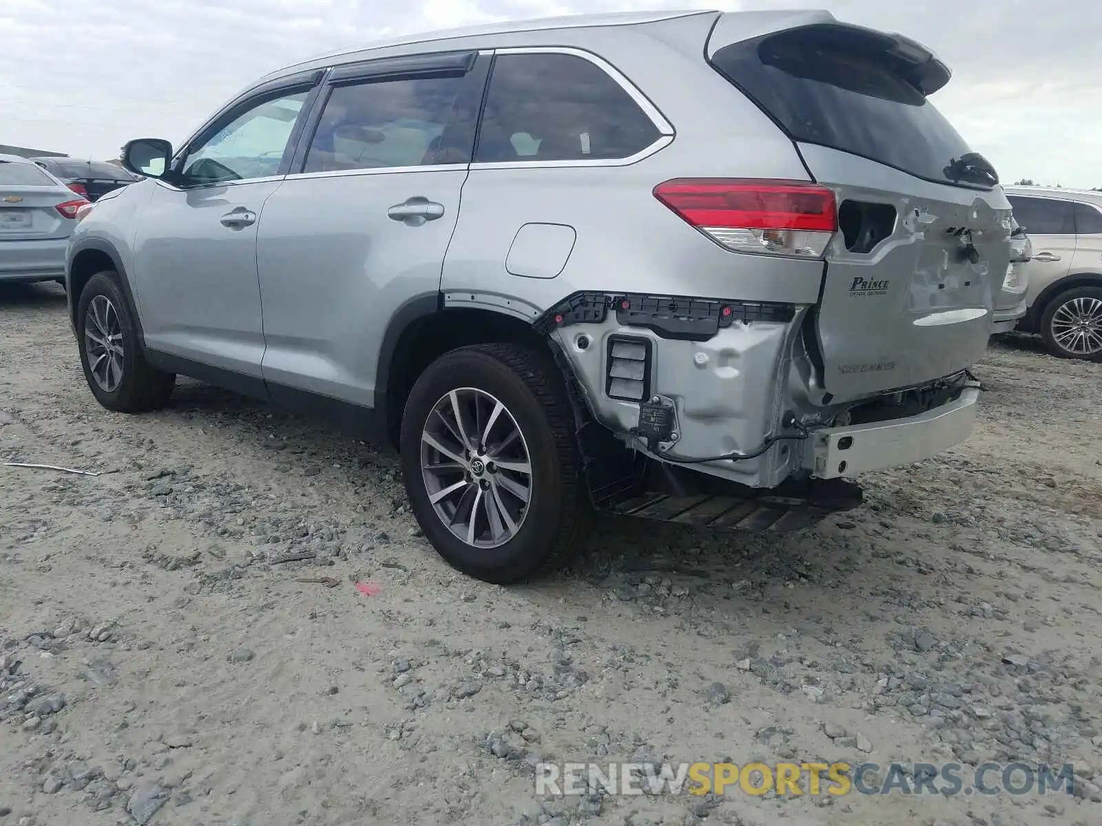 3 Photograph of a damaged car 5TDKZRFH3KS561678 TOYOTA HIGHLANDER 2019