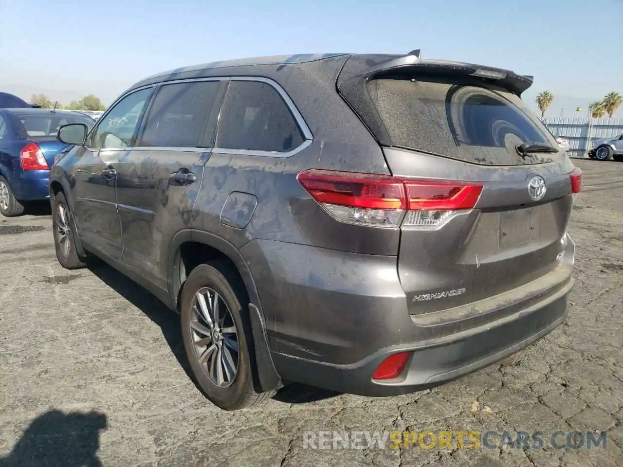 3 Photograph of a damaged car 5TDKZRFH3KS561910 TOYOTA HIGHLANDER 2019