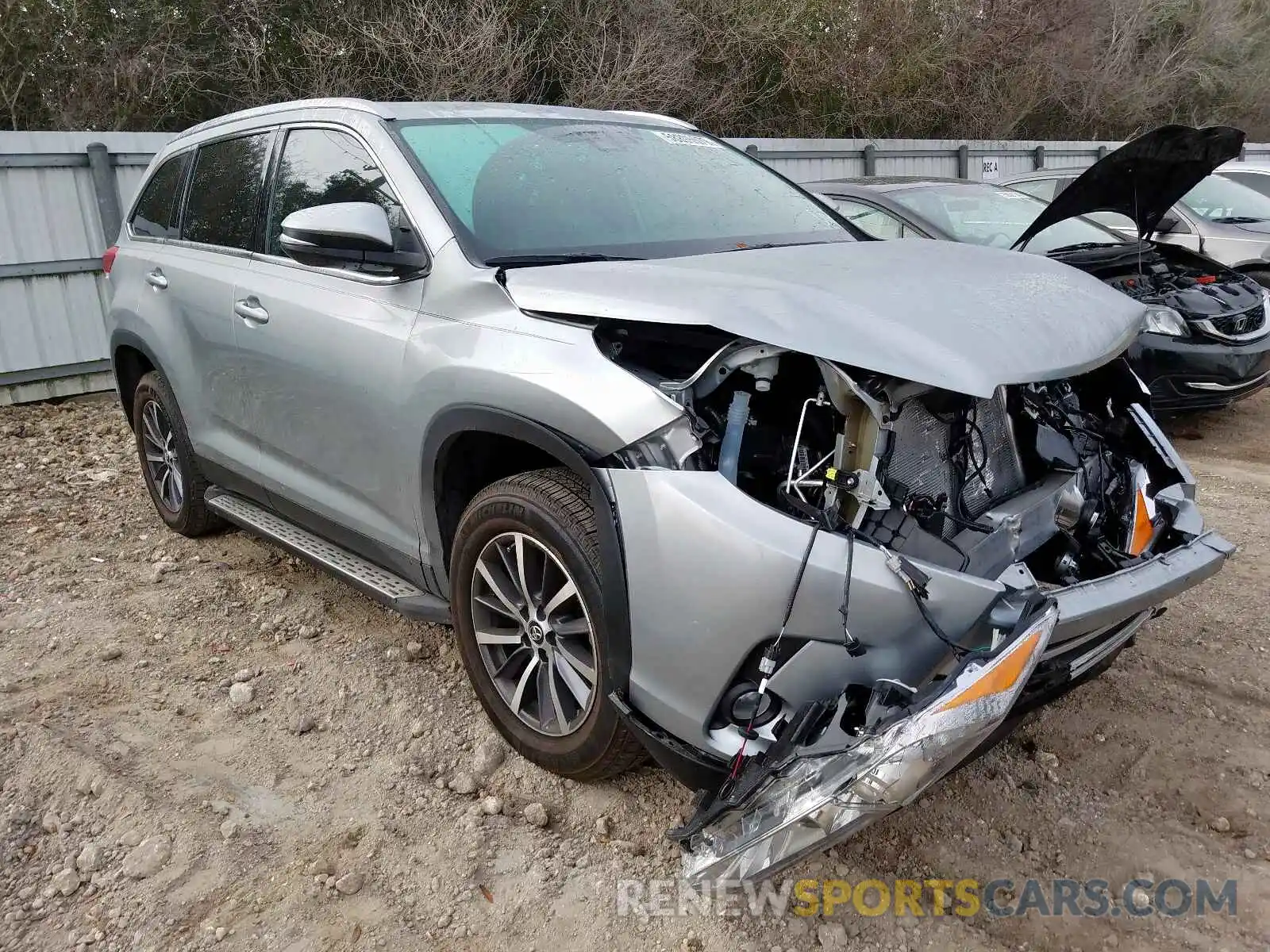 1 Photograph of a damaged car 5TDKZRFH3KS563267 TOYOTA HIGHLANDER 2019