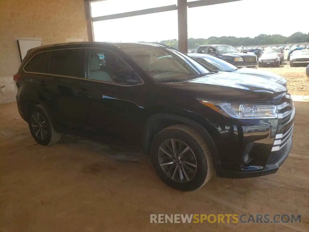 1 Photograph of a damaged car 5TDKZRFH3KS567061 TOYOTA HIGHLANDER 2019