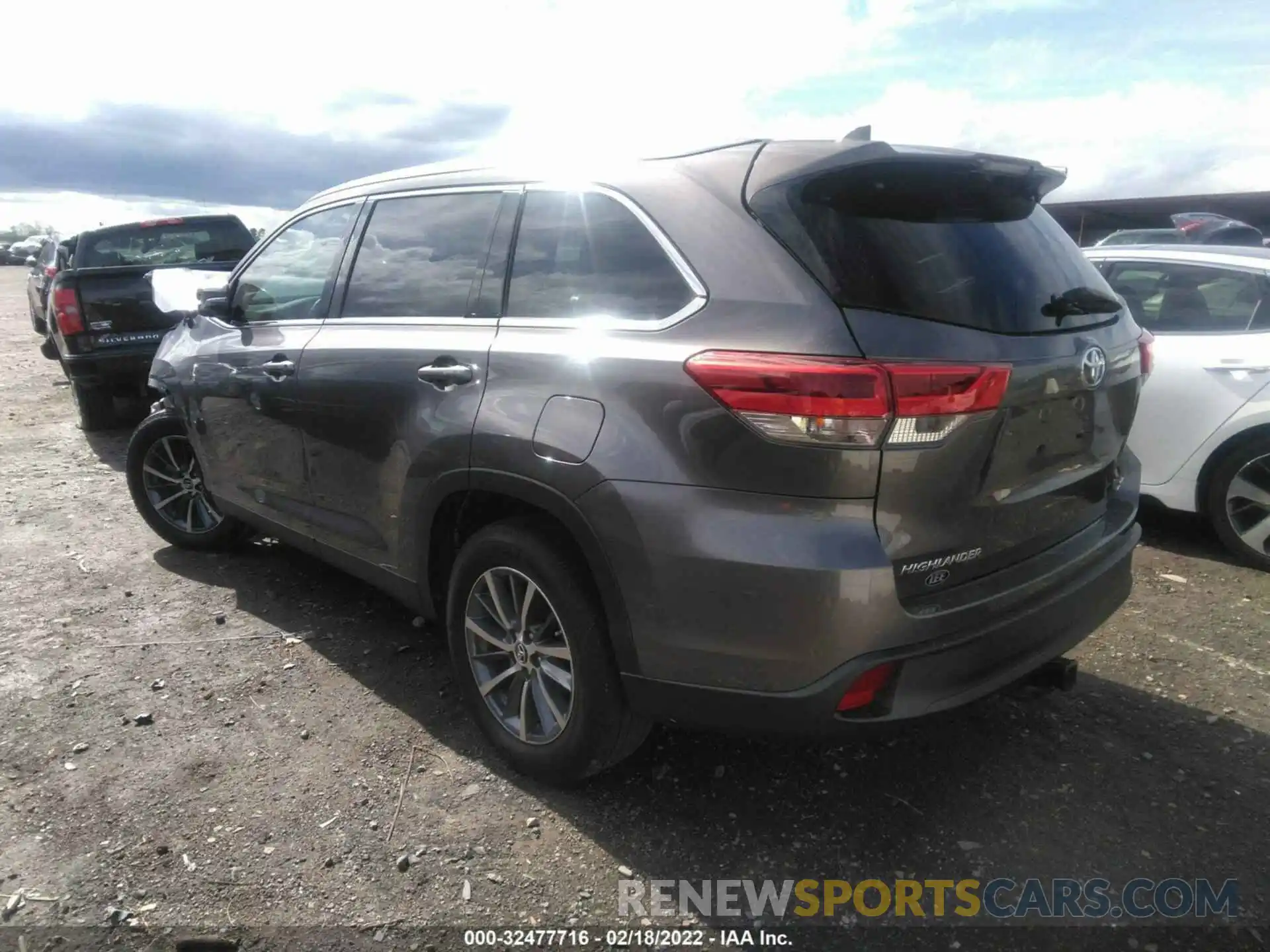 3 Photograph of a damaged car 5TDKZRFH3KS567223 TOYOTA HIGHLANDER 2019