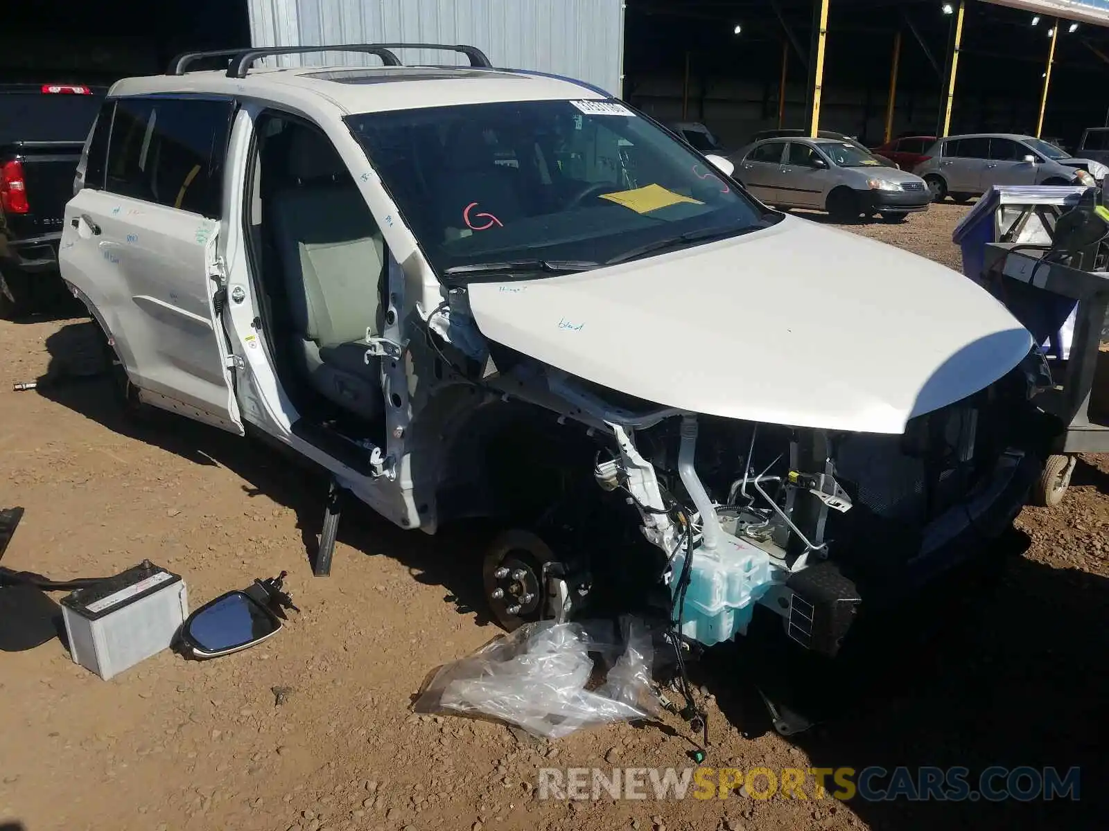 1 Photograph of a damaged car 5TDKZRFH3KS569750 TOYOTA HIGHLANDER 2019