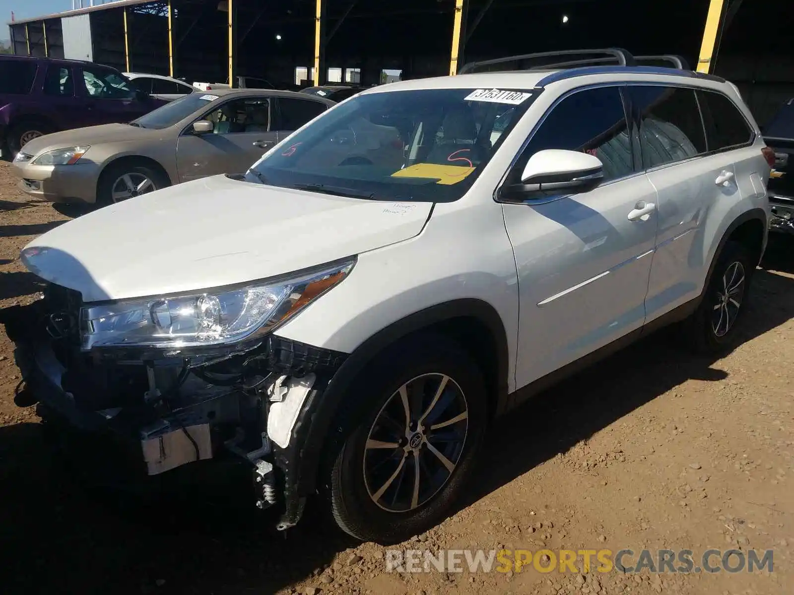 2 Photograph of a damaged car 5TDKZRFH3KS569750 TOYOTA HIGHLANDER 2019