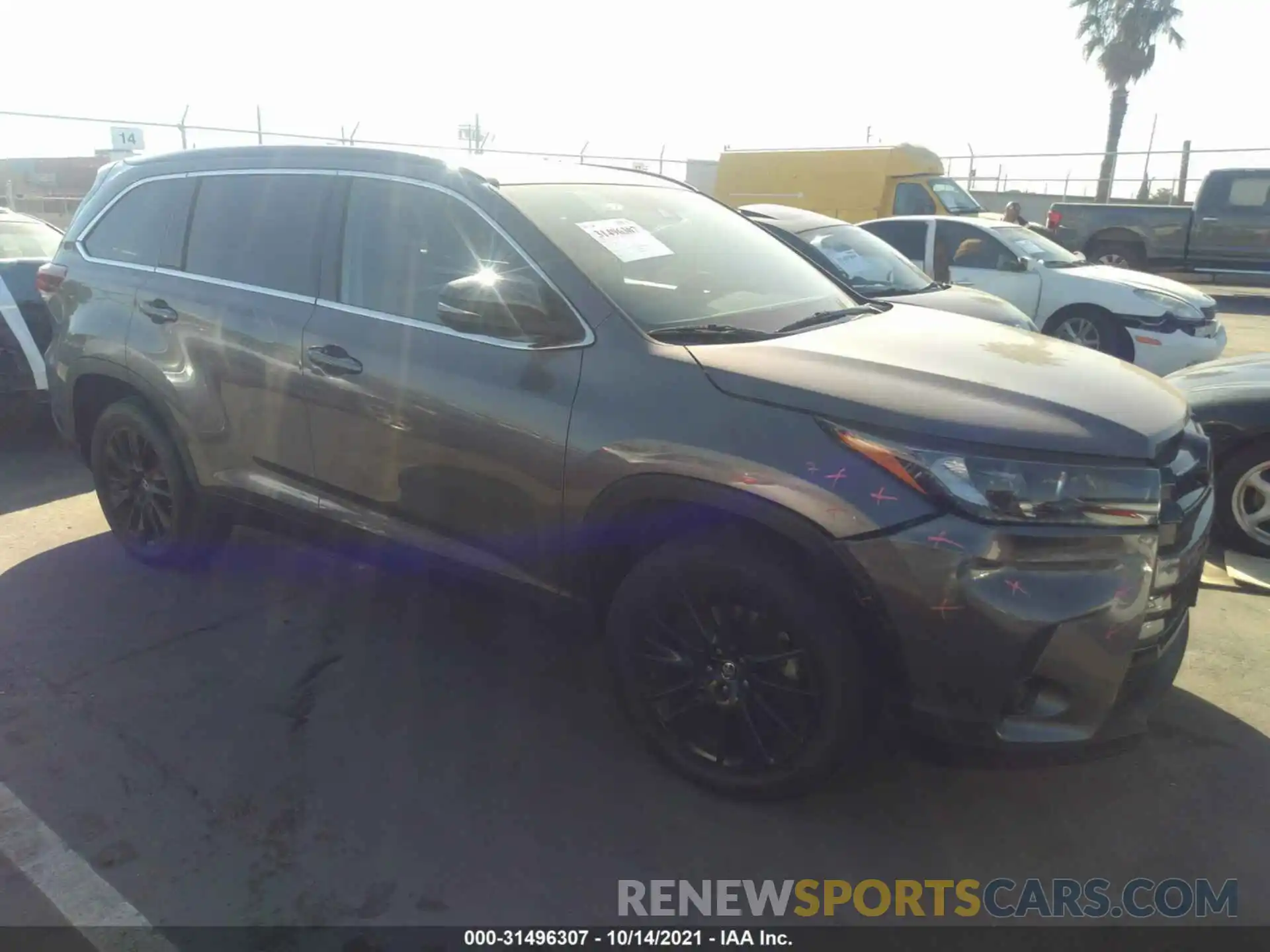 1 Photograph of a damaged car 5TDKZRFH3KS570199 TOYOTA HIGHLANDER 2019