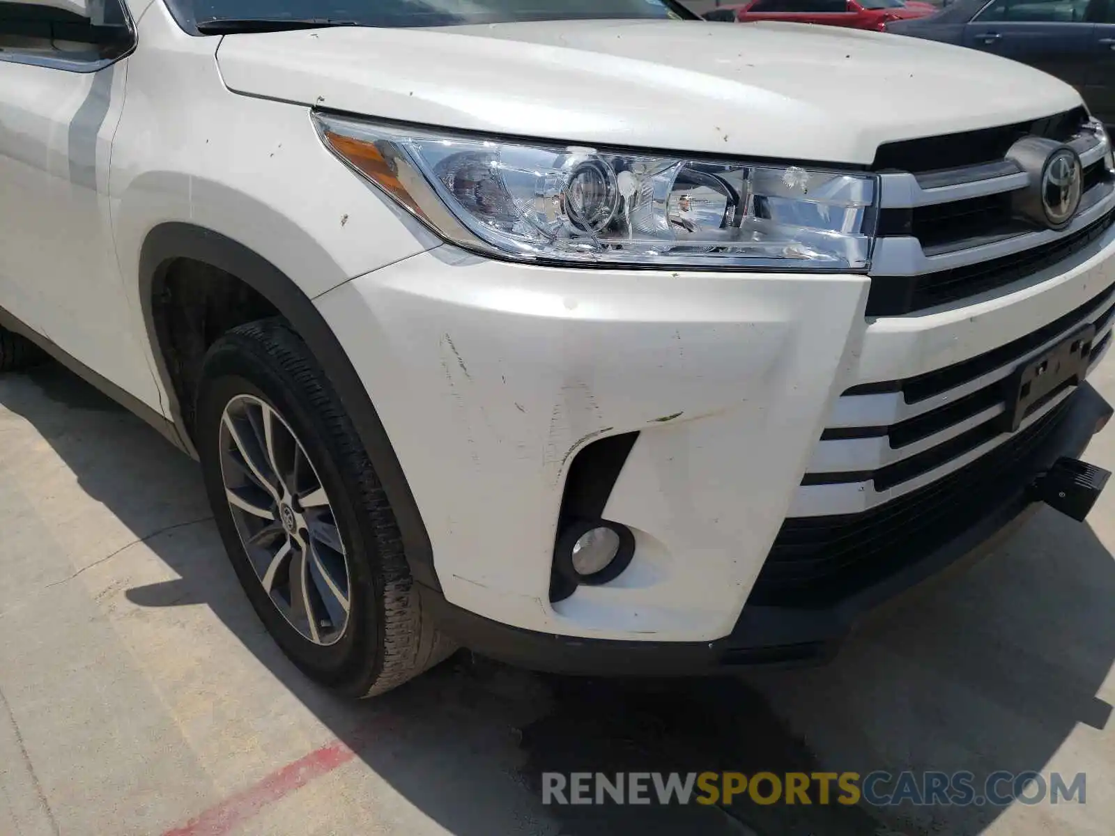 9 Photograph of a damaged car 5TDKZRFH3KS571045 TOYOTA HIGHLANDER 2019