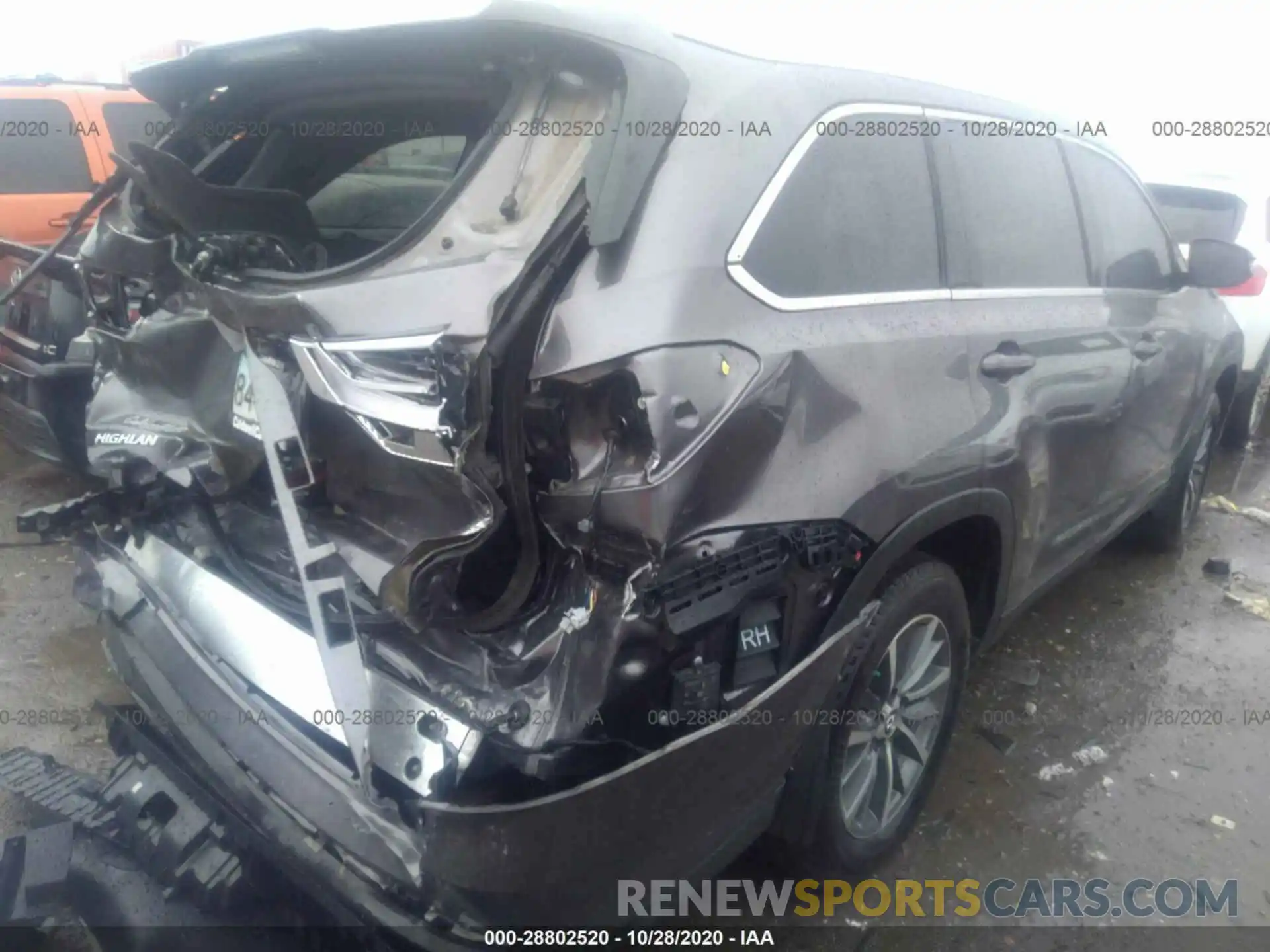 4 Photograph of a damaged car 5TDKZRFH3KS571319 TOYOTA HIGHLANDER 2019