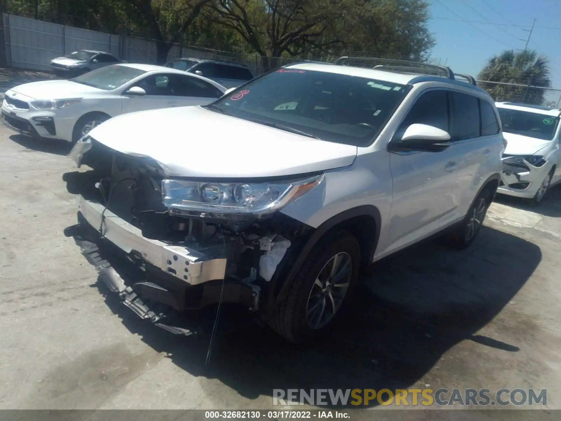 2 Photograph of a damaged car 5TDKZRFH3KS571935 TOYOTA HIGHLANDER 2019