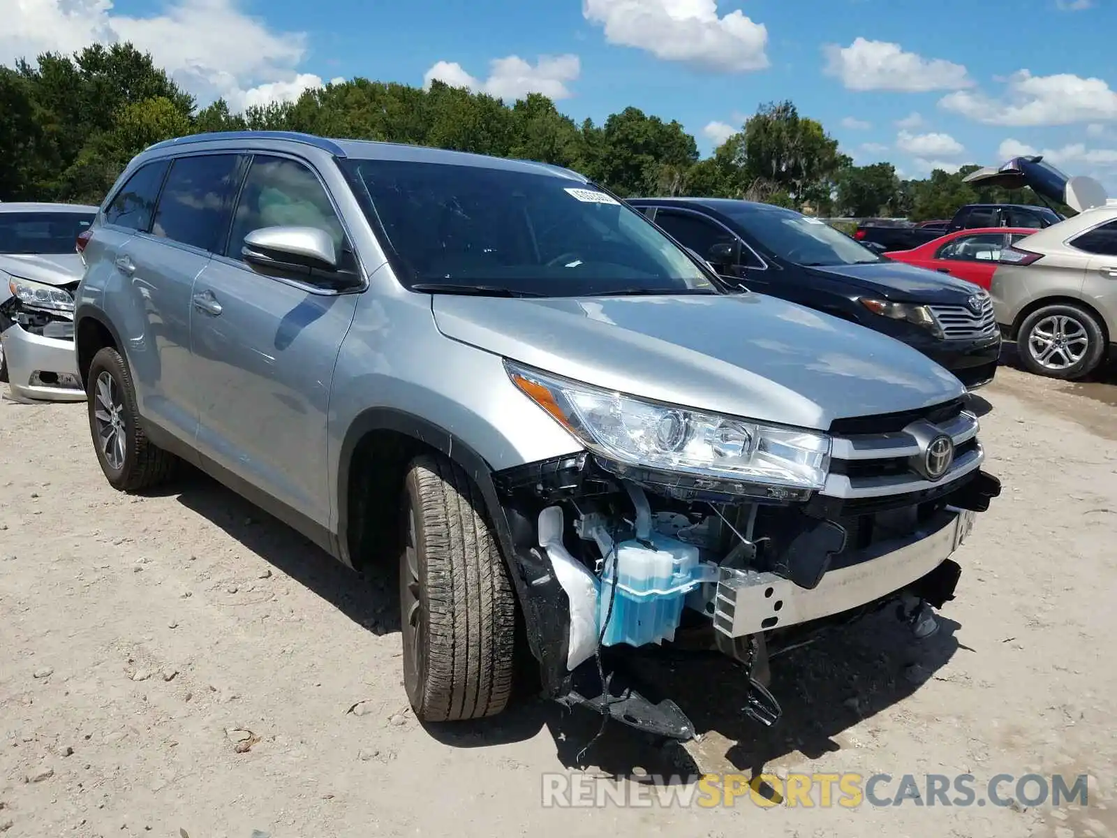 1 Photograph of a damaged car 5TDKZRFH3KS572910 TOYOTA HIGHLANDER 2019