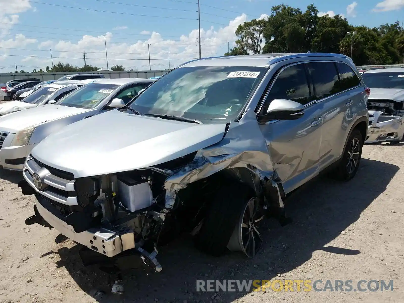 2 Photograph of a damaged car 5TDKZRFH3KS572910 TOYOTA HIGHLANDER 2019