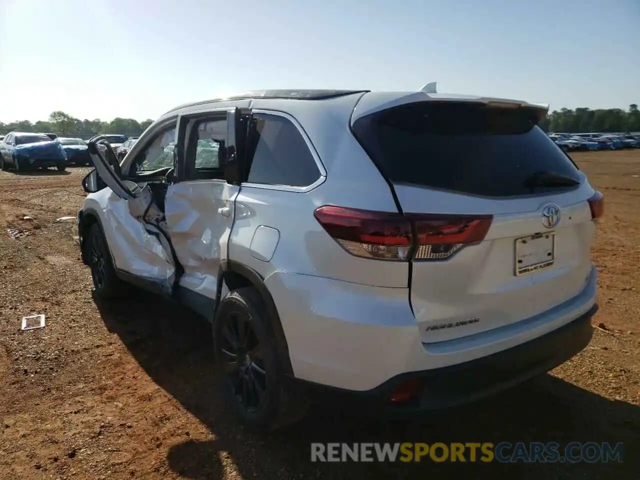 3 Photograph of a damaged car 5TDKZRFH3KS573670 TOYOTA HIGHLANDER 2019