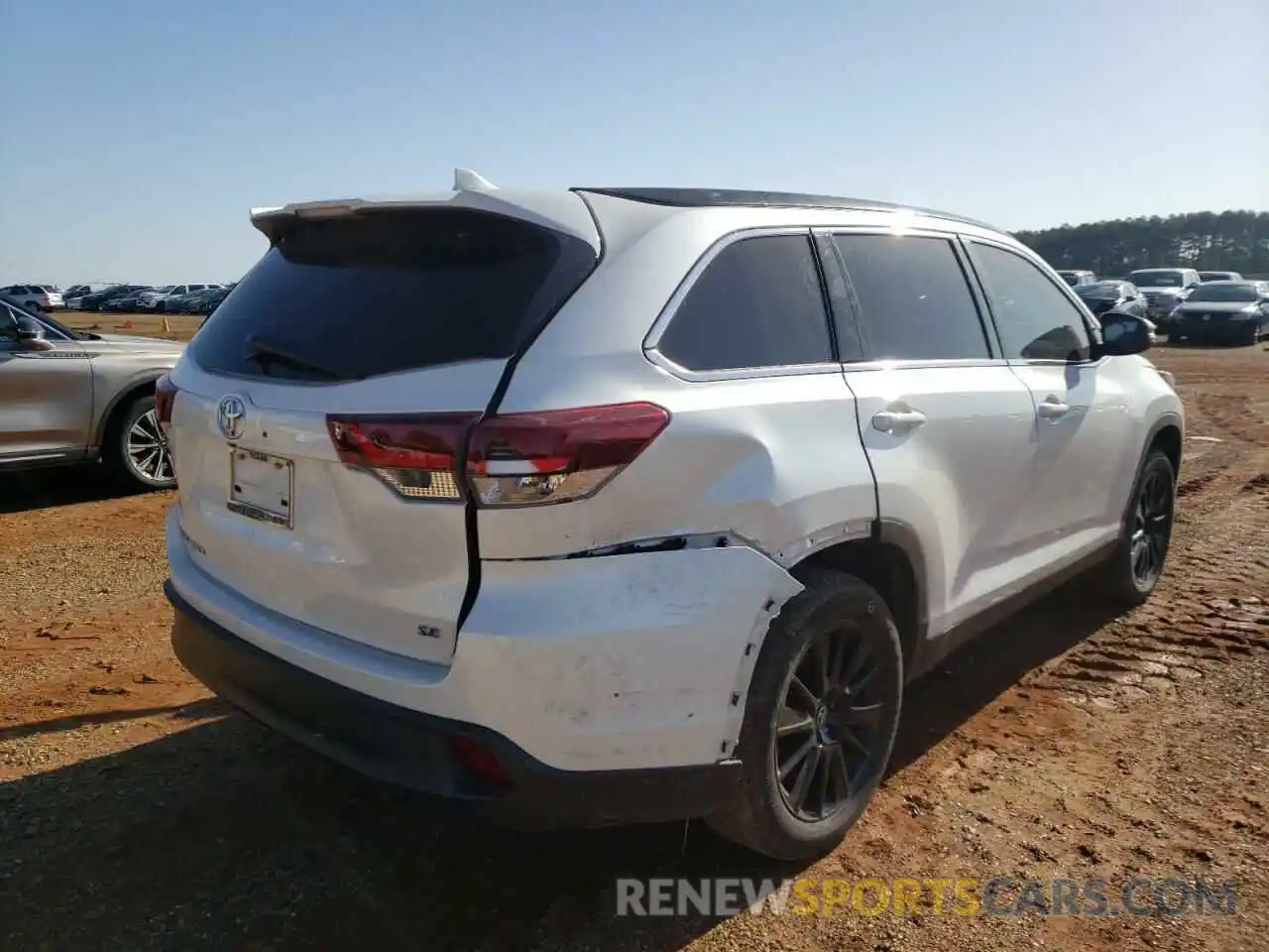 4 Photograph of a damaged car 5TDKZRFH3KS573670 TOYOTA HIGHLANDER 2019