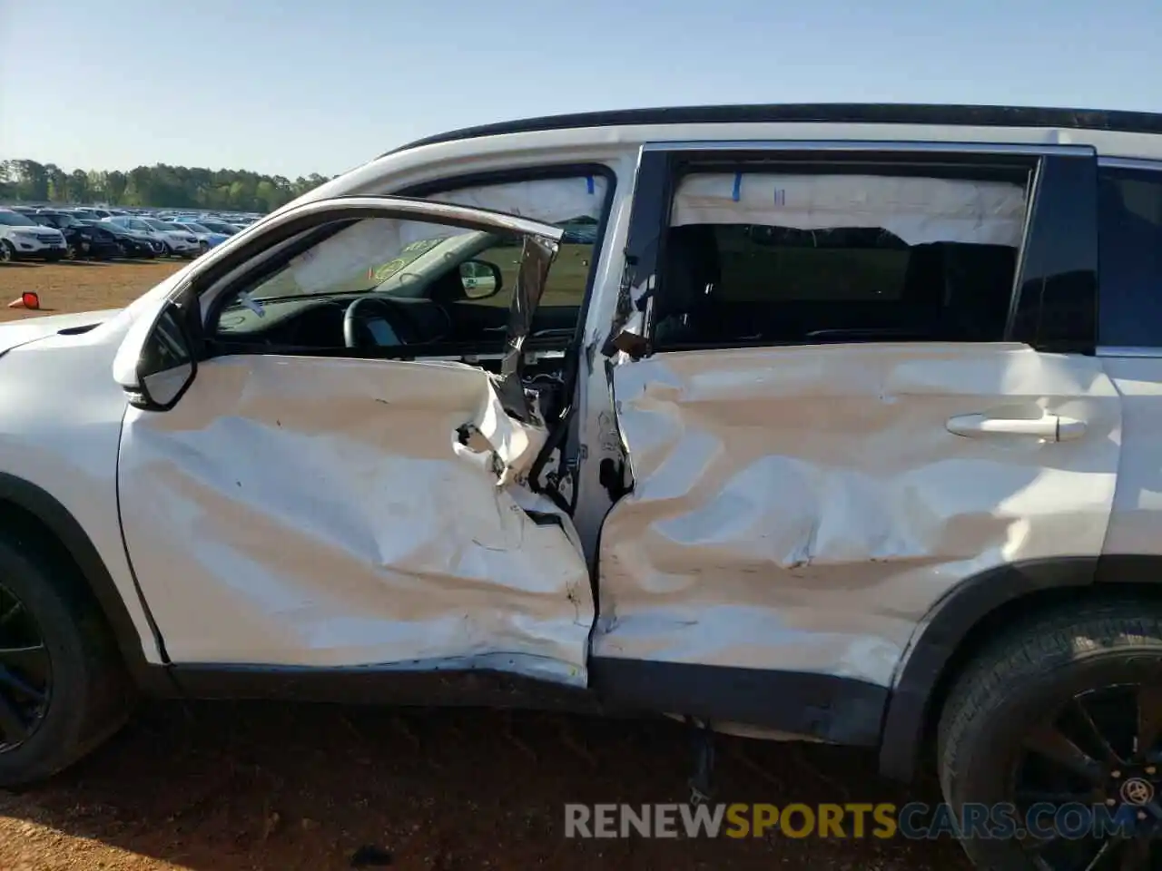 9 Photograph of a damaged car 5TDKZRFH3KS573670 TOYOTA HIGHLANDER 2019