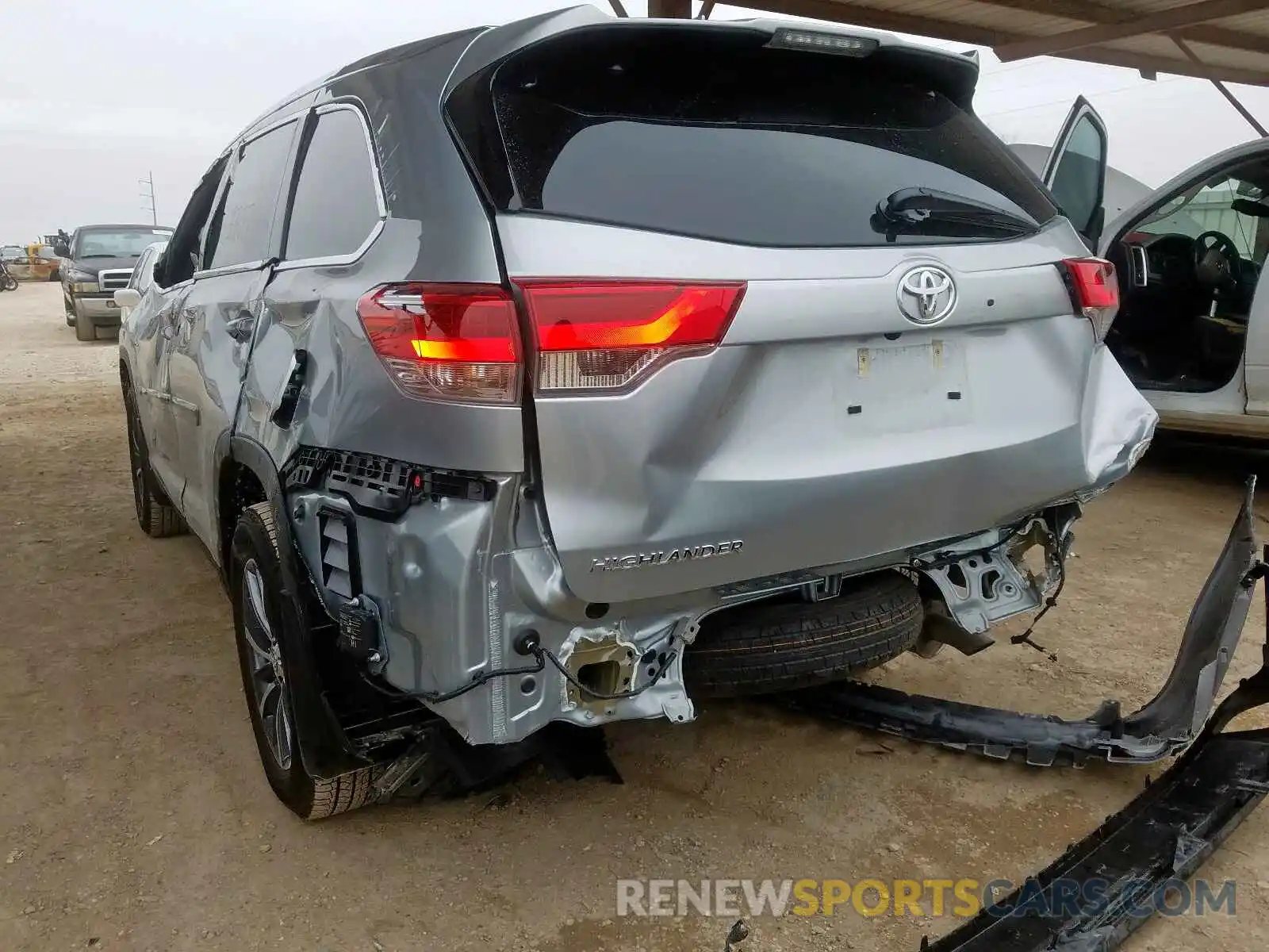 10 Photograph of a damaged car 5TDKZRFH3KS574124 TOYOTA HIGHLANDER 2019