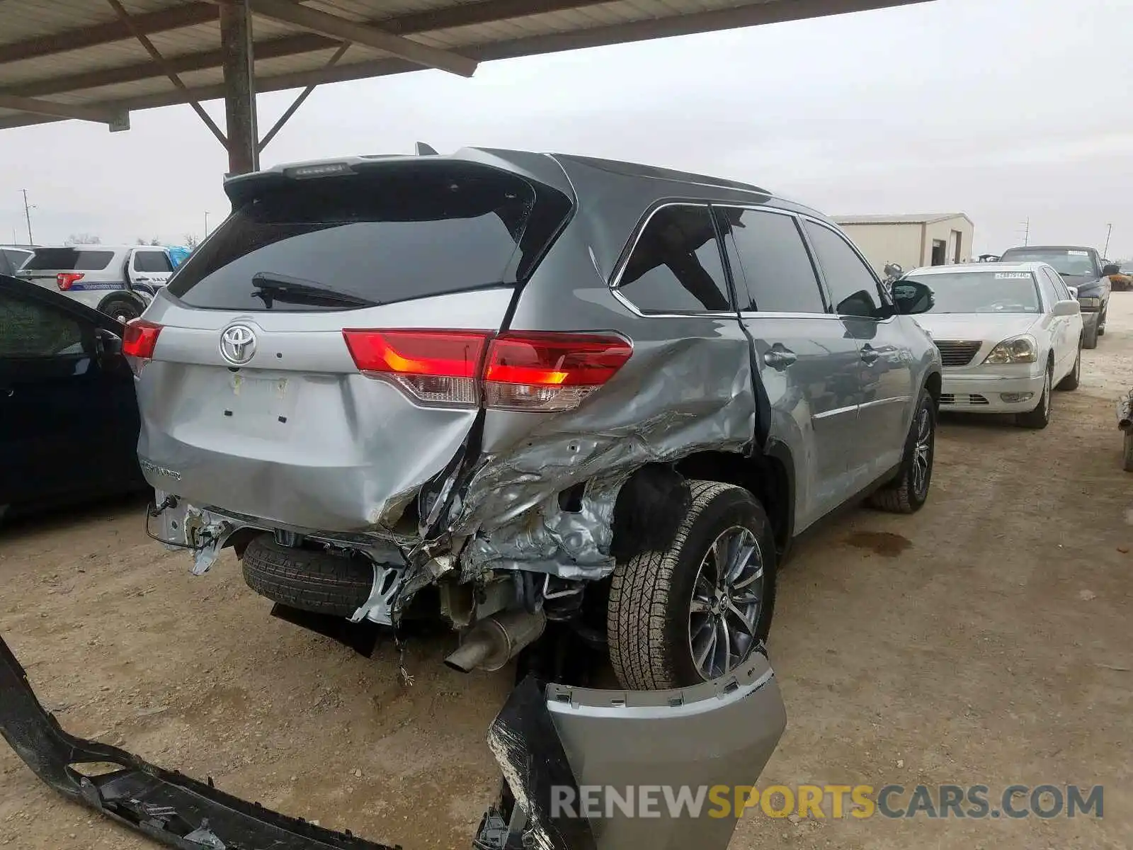 4 Photograph of a damaged car 5TDKZRFH3KS574124 TOYOTA HIGHLANDER 2019