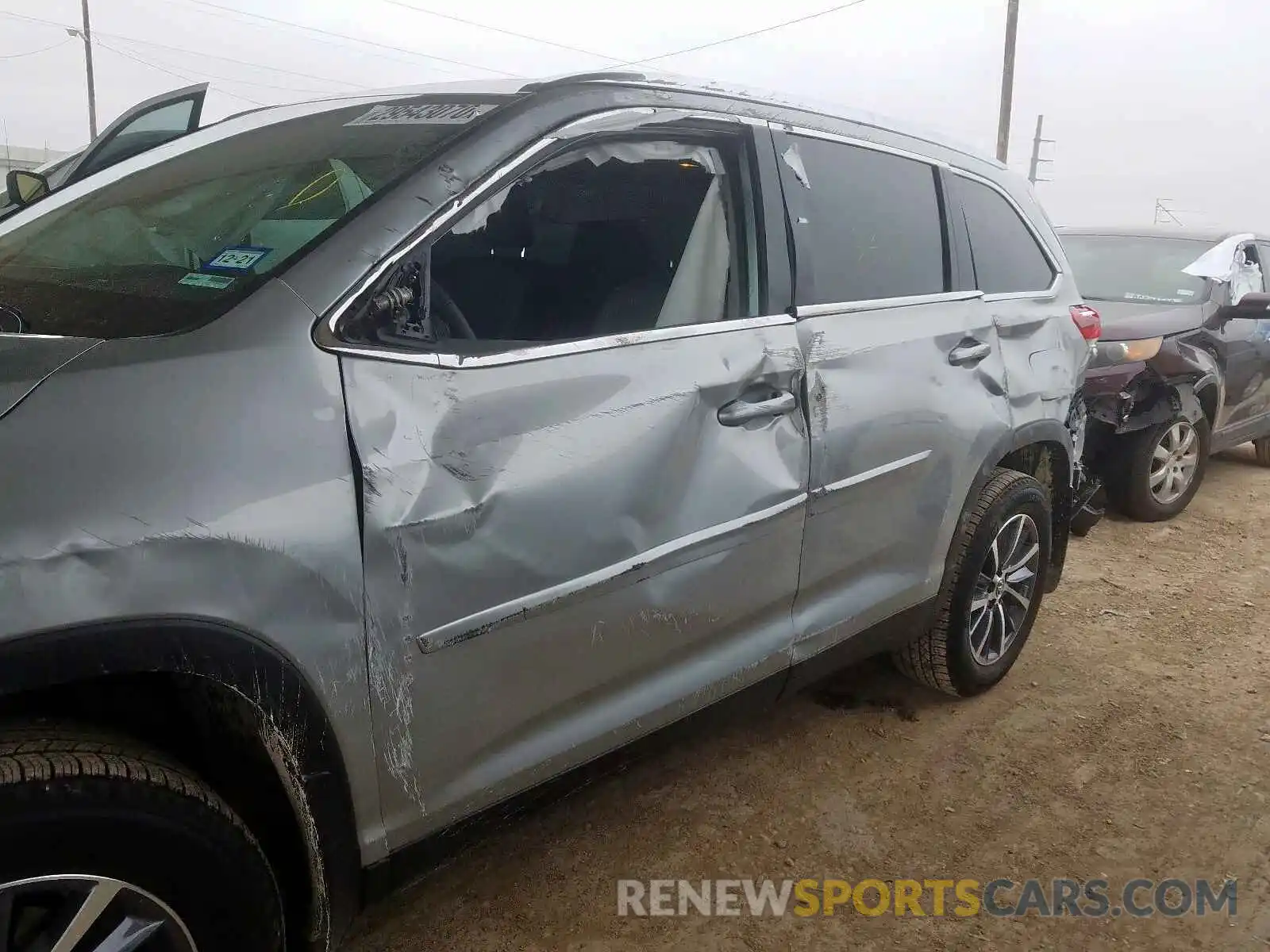 9 Photograph of a damaged car 5TDKZRFH3KS574124 TOYOTA HIGHLANDER 2019