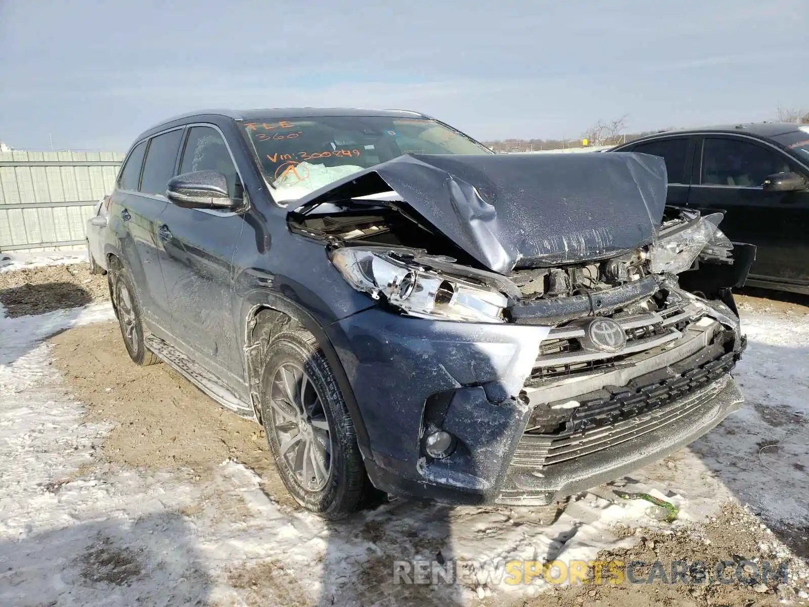1 Photograph of a damaged car 5TDKZRFH4KS300849 TOYOTA HIGHLANDER 2019