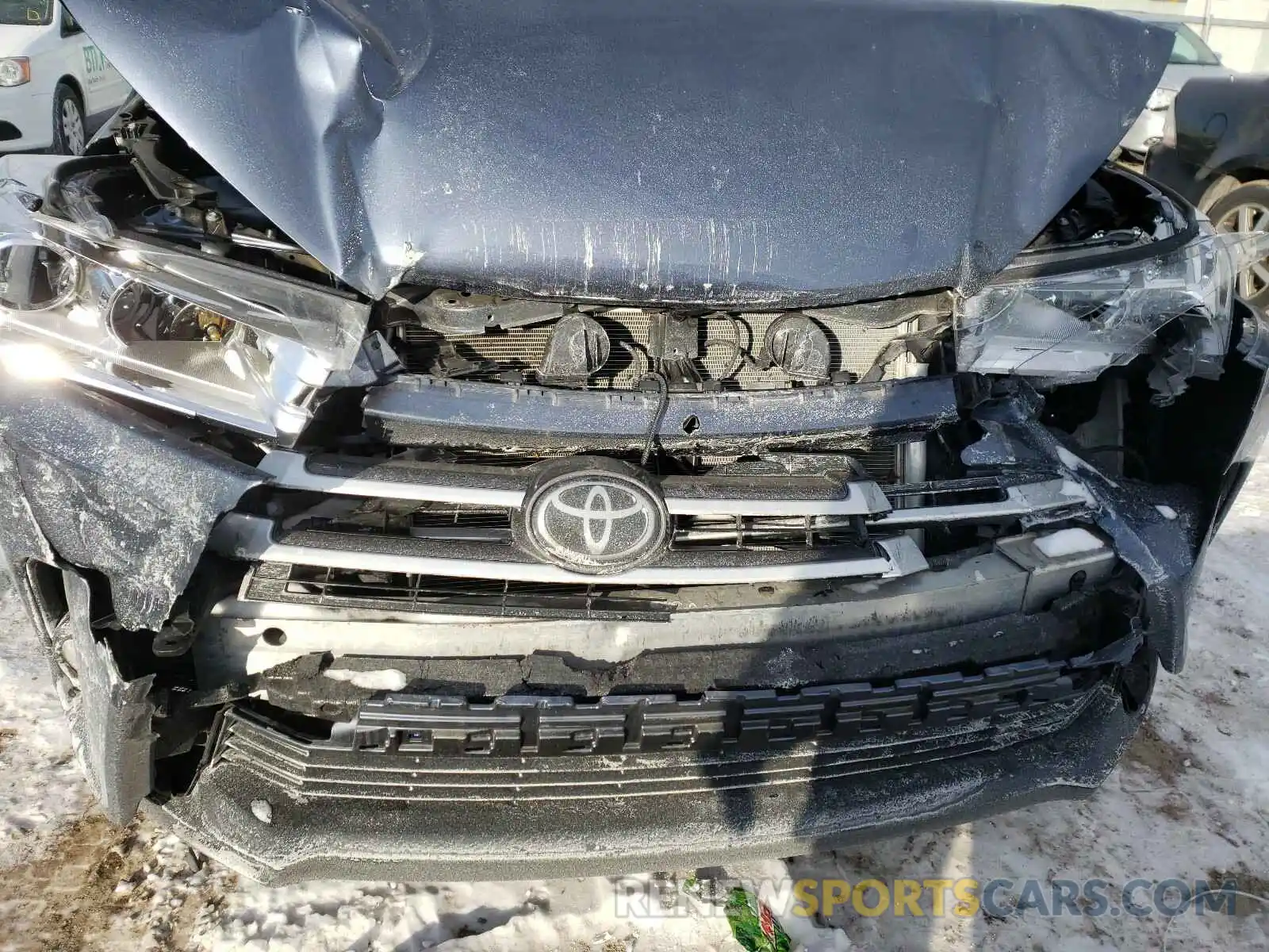 9 Photograph of a damaged car 5TDKZRFH4KS300849 TOYOTA HIGHLANDER 2019