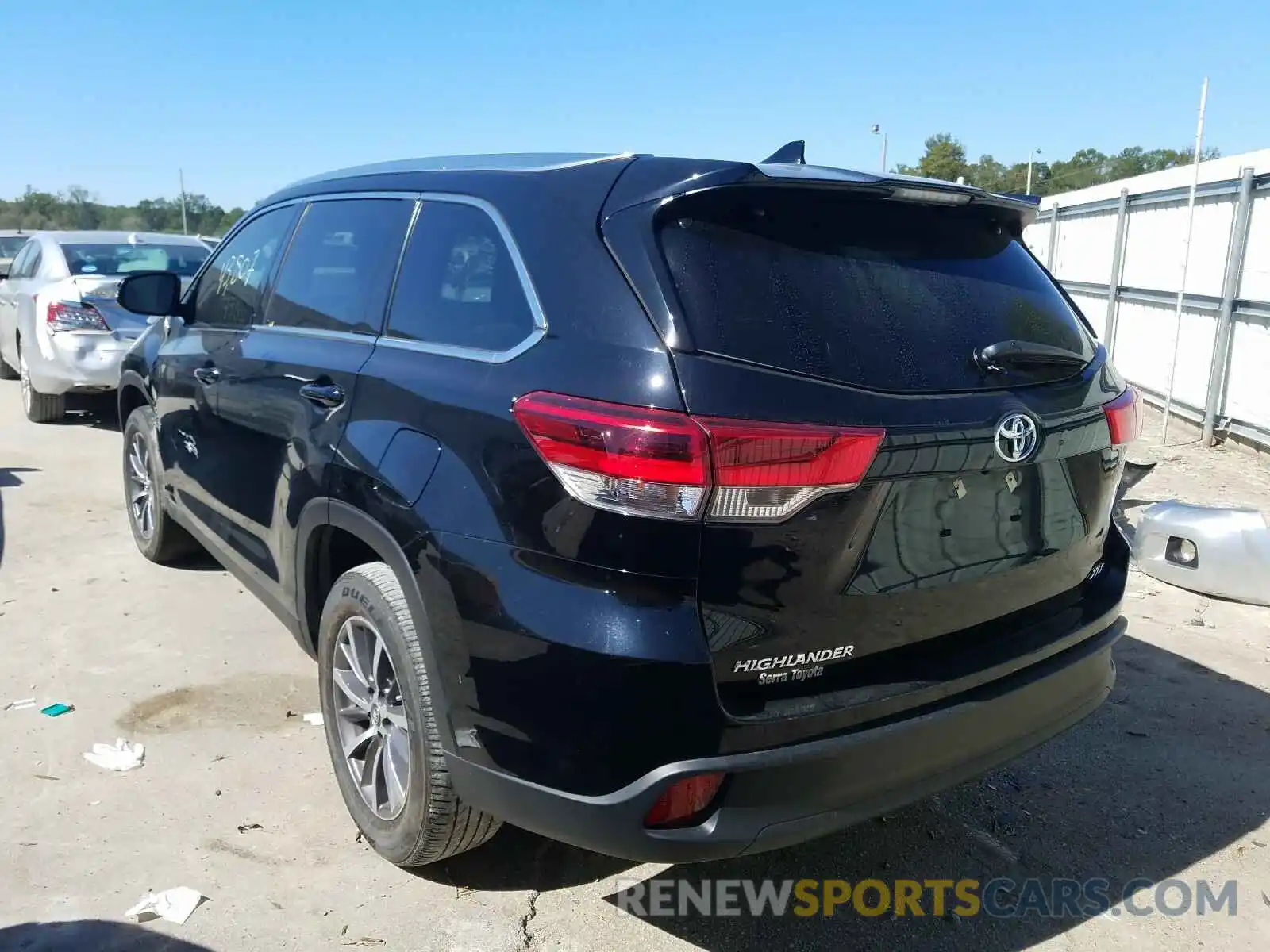 3 Photograph of a damaged car 5TDKZRFH4KS303699 TOYOTA HIGHLANDER 2019