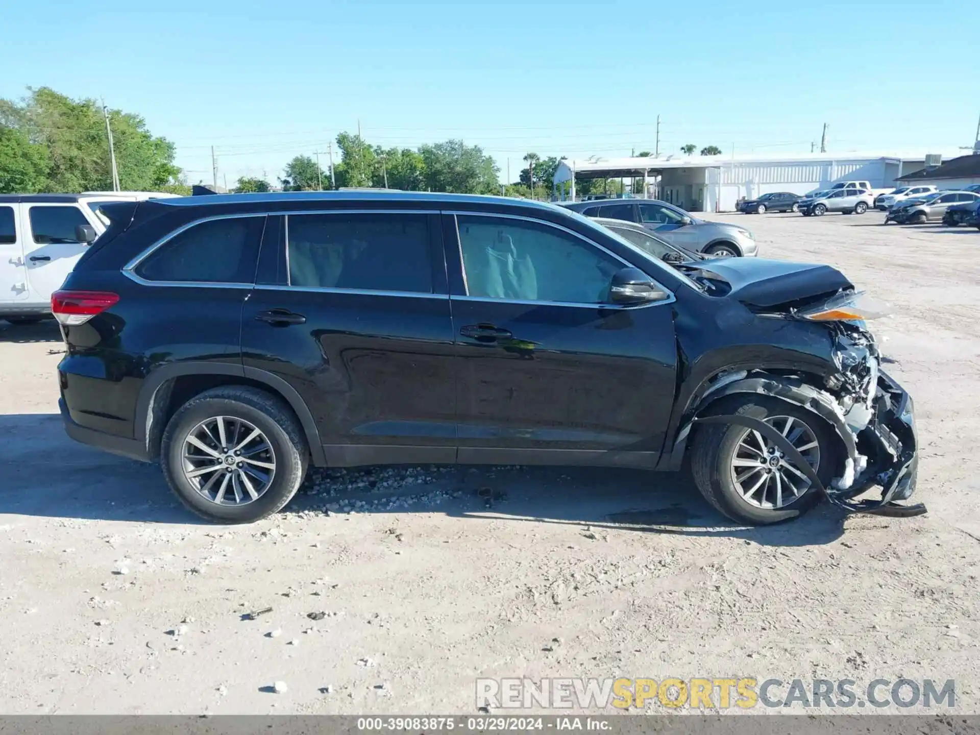 13 Photograph of a damaged car 5TDKZRFH4KS308353 TOYOTA HIGHLANDER 2019