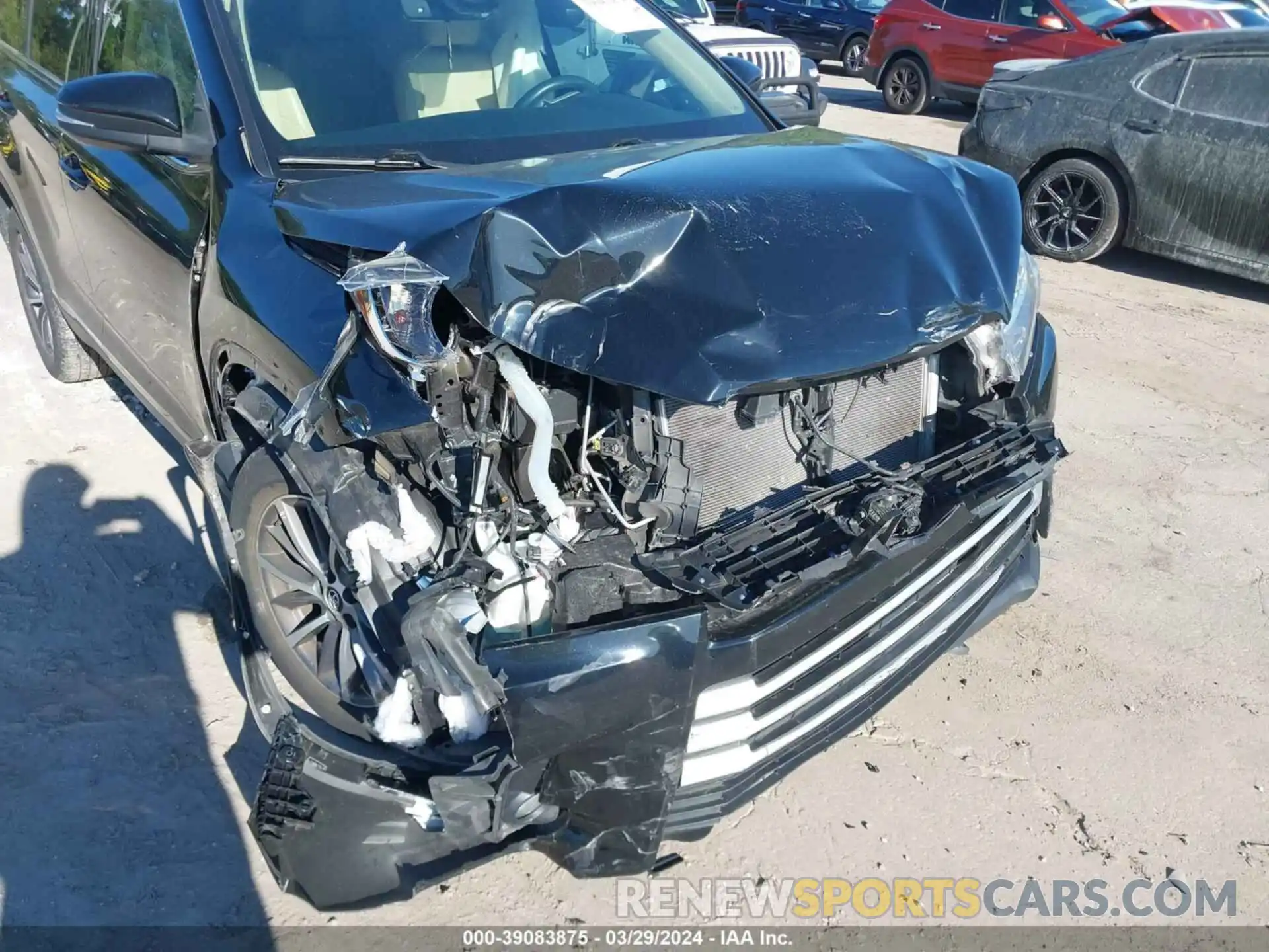 17 Photograph of a damaged car 5TDKZRFH4KS308353 TOYOTA HIGHLANDER 2019