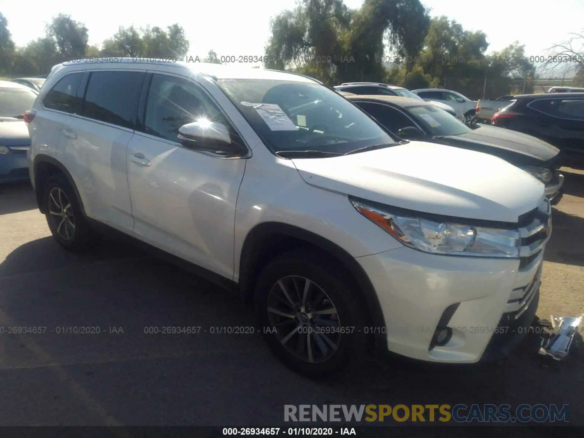 1 Photograph of a damaged car 5TDKZRFH4KS310541 TOYOTA HIGHLANDER 2019