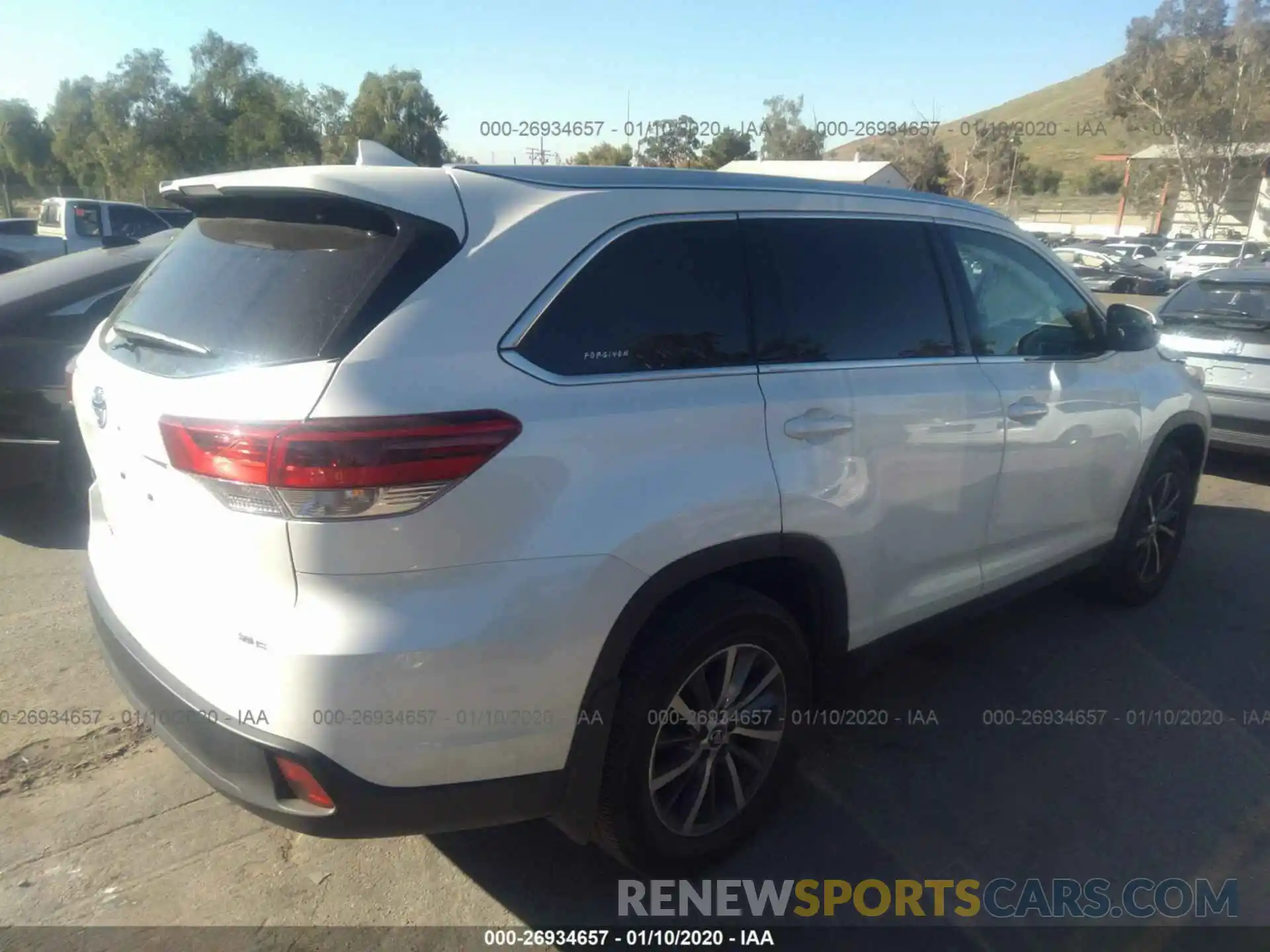 4 Photograph of a damaged car 5TDKZRFH4KS310541 TOYOTA HIGHLANDER 2019