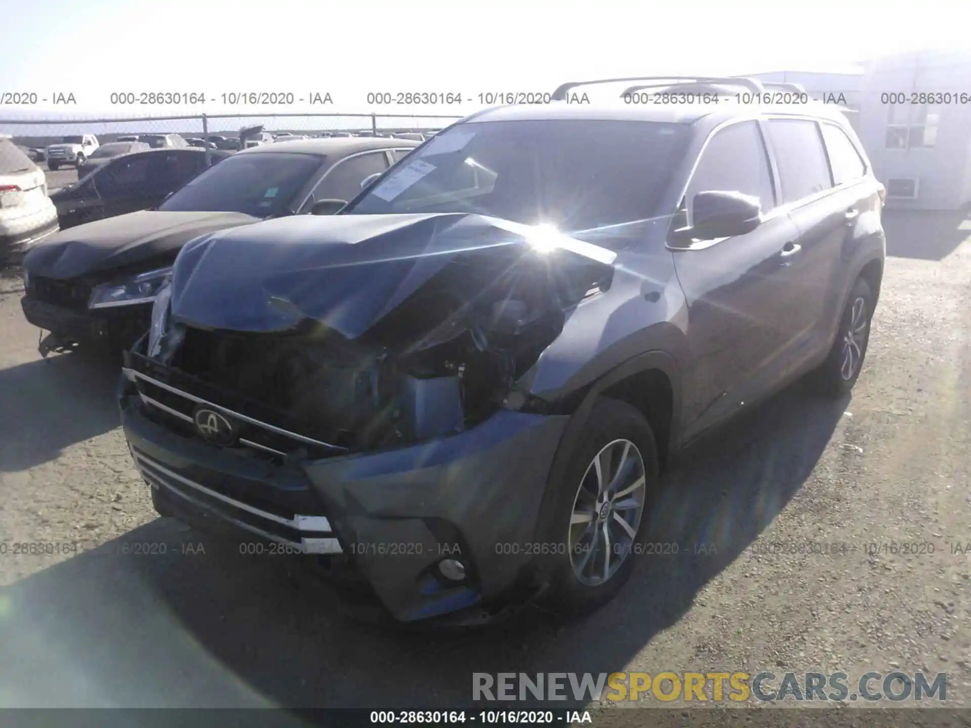 2 Photograph of a damaged car 5TDKZRFH4KS313522 TOYOTA HIGHLANDER 2019