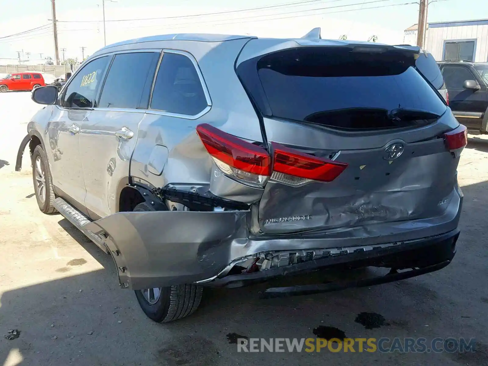 3 Photograph of a damaged car 5TDKZRFH4KS324343 TOYOTA HIGHLANDER 2019