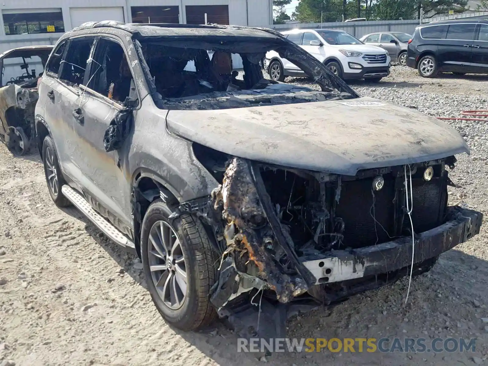 1 Photograph of a damaged car 5TDKZRFH4KS324911 TOYOTA HIGHLANDER 2019