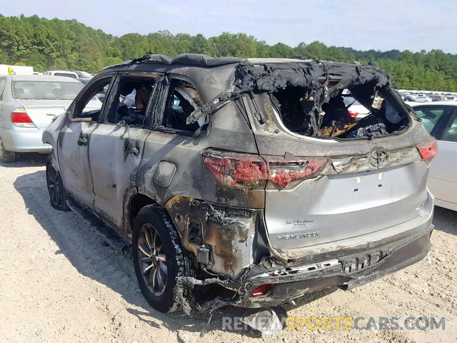 3 Photograph of a damaged car 5TDKZRFH4KS324911 TOYOTA HIGHLANDER 2019