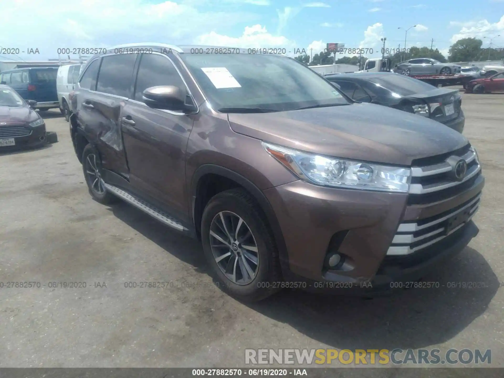 1 Photograph of a damaged car 5TDKZRFH4KS327954 TOYOTA HIGHLANDER 2019