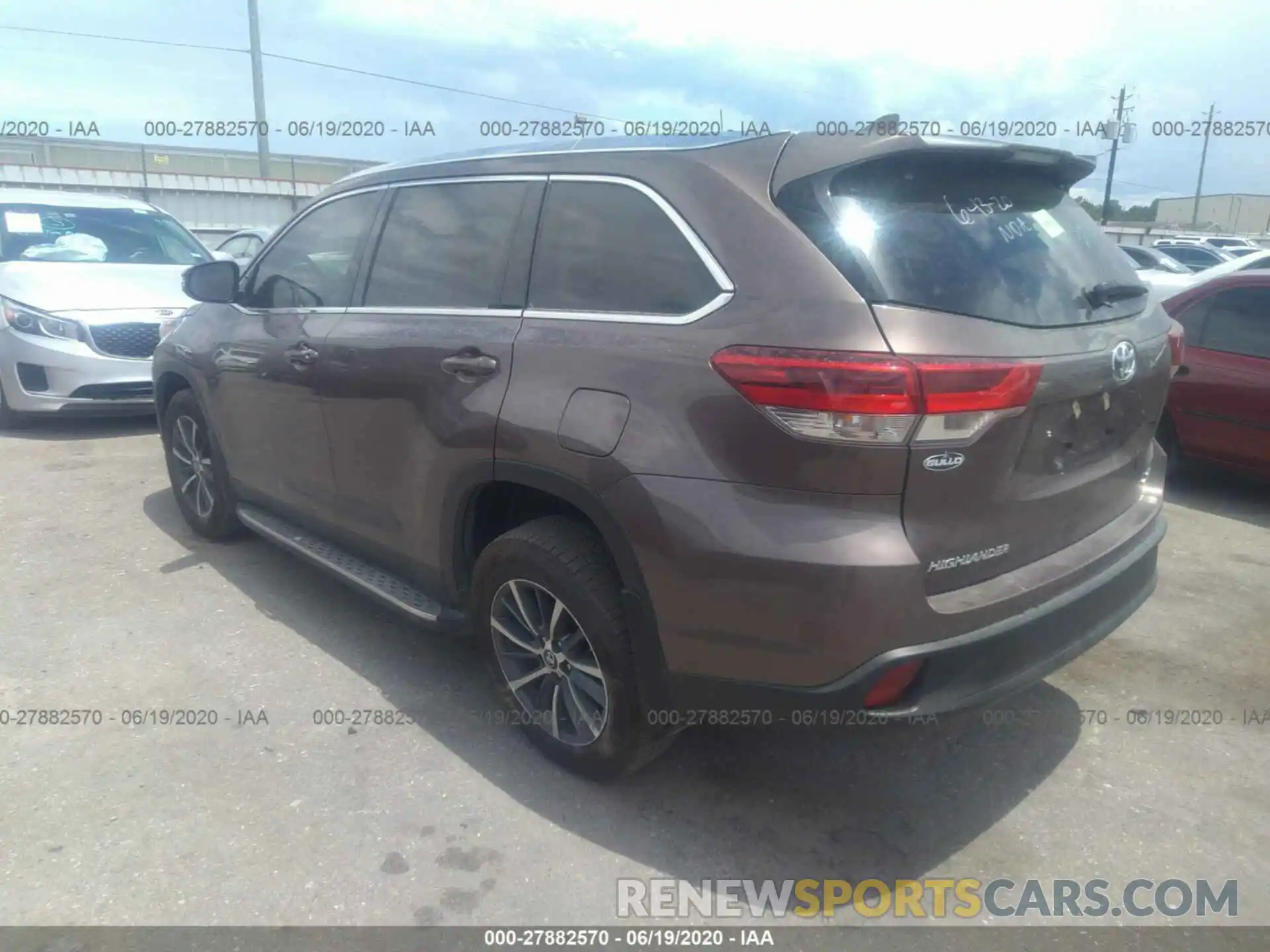 3 Photograph of a damaged car 5TDKZRFH4KS327954 TOYOTA HIGHLANDER 2019