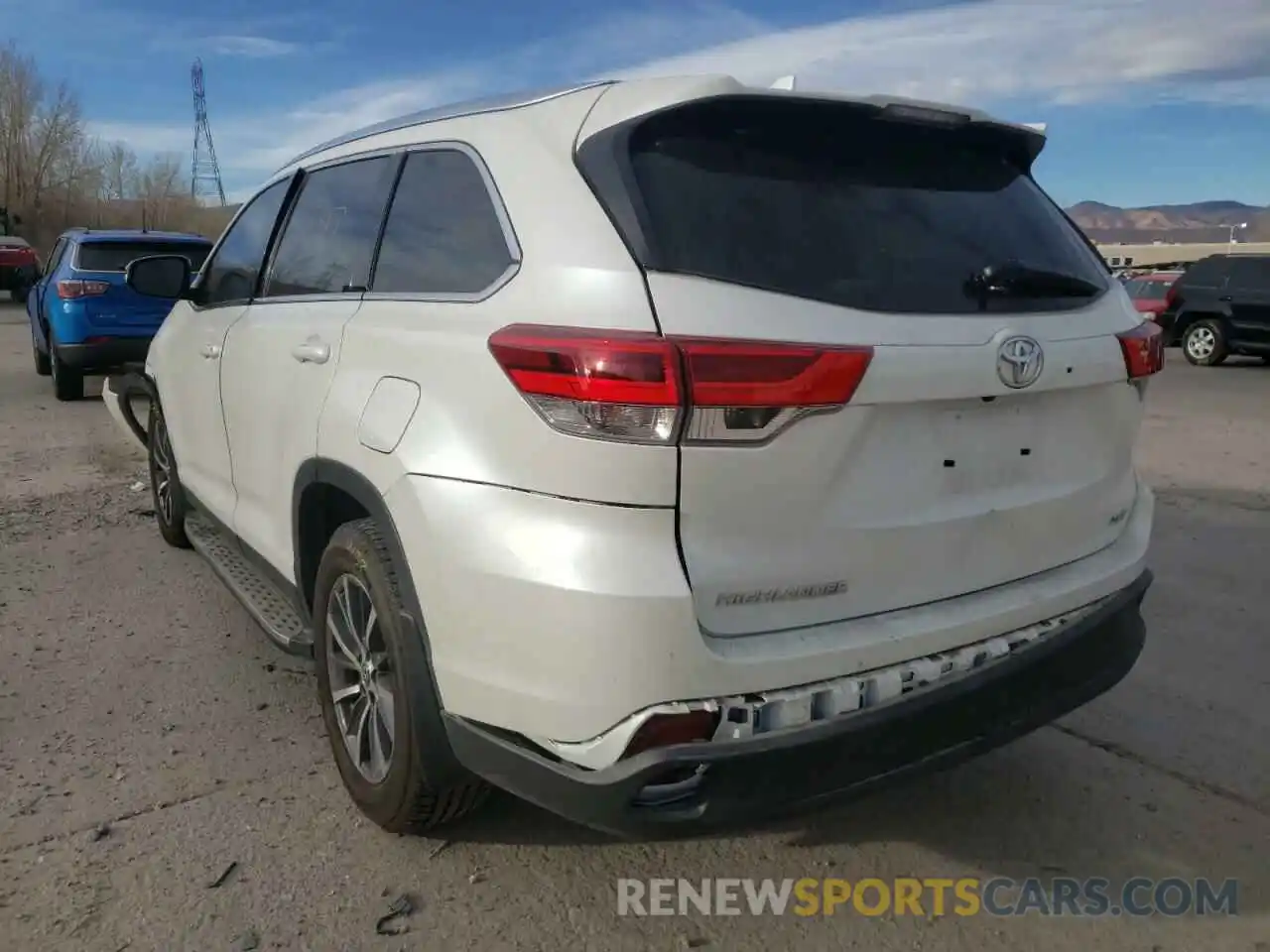 3 Photograph of a damaged car 5TDKZRFH4KS336749 TOYOTA HIGHLANDER 2019