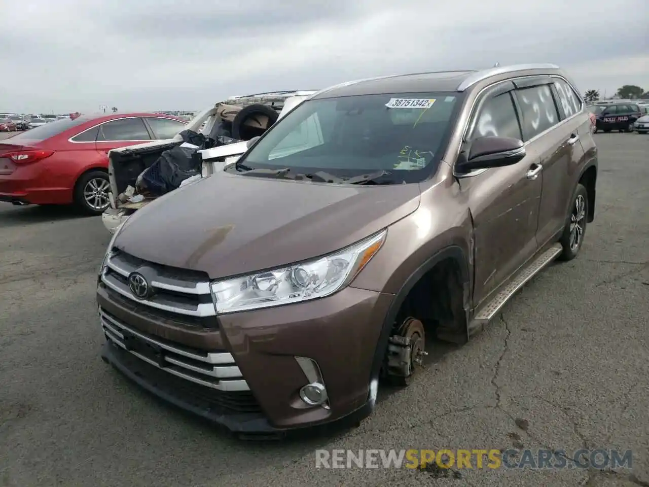 2 Photograph of a damaged car 5TDKZRFH4KS337061 TOYOTA HIGHLANDER 2019