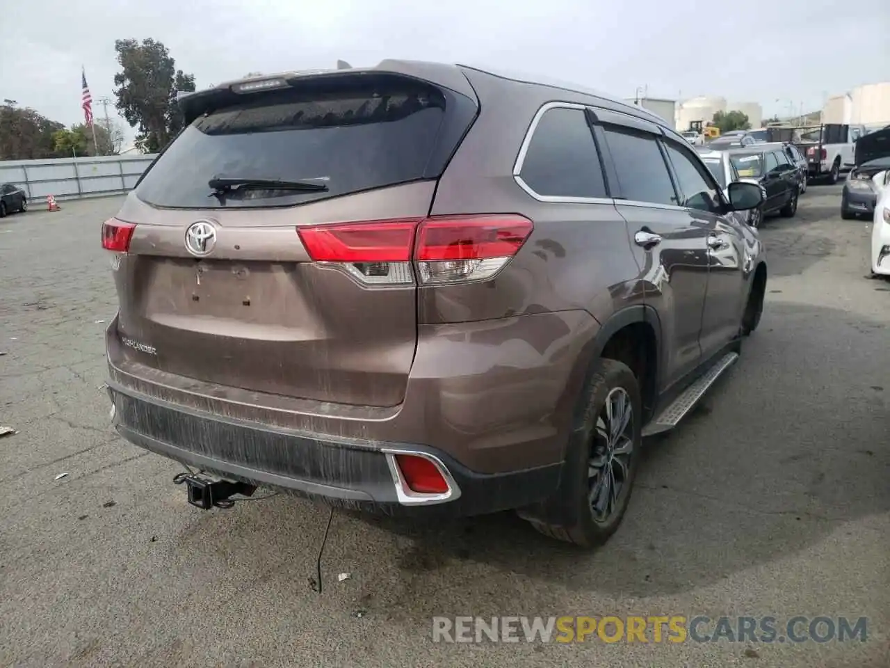 4 Фотография поврежденного автомобиля 5TDKZRFH4KS337061 TOYOTA HIGHLANDER 2019