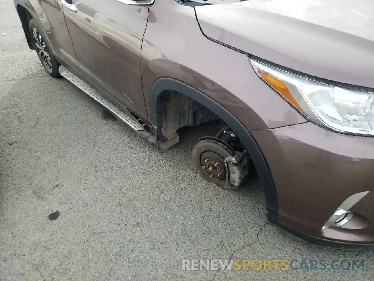 9 Photograph of a damaged car 5TDKZRFH4KS337061 TOYOTA HIGHLANDER 2019