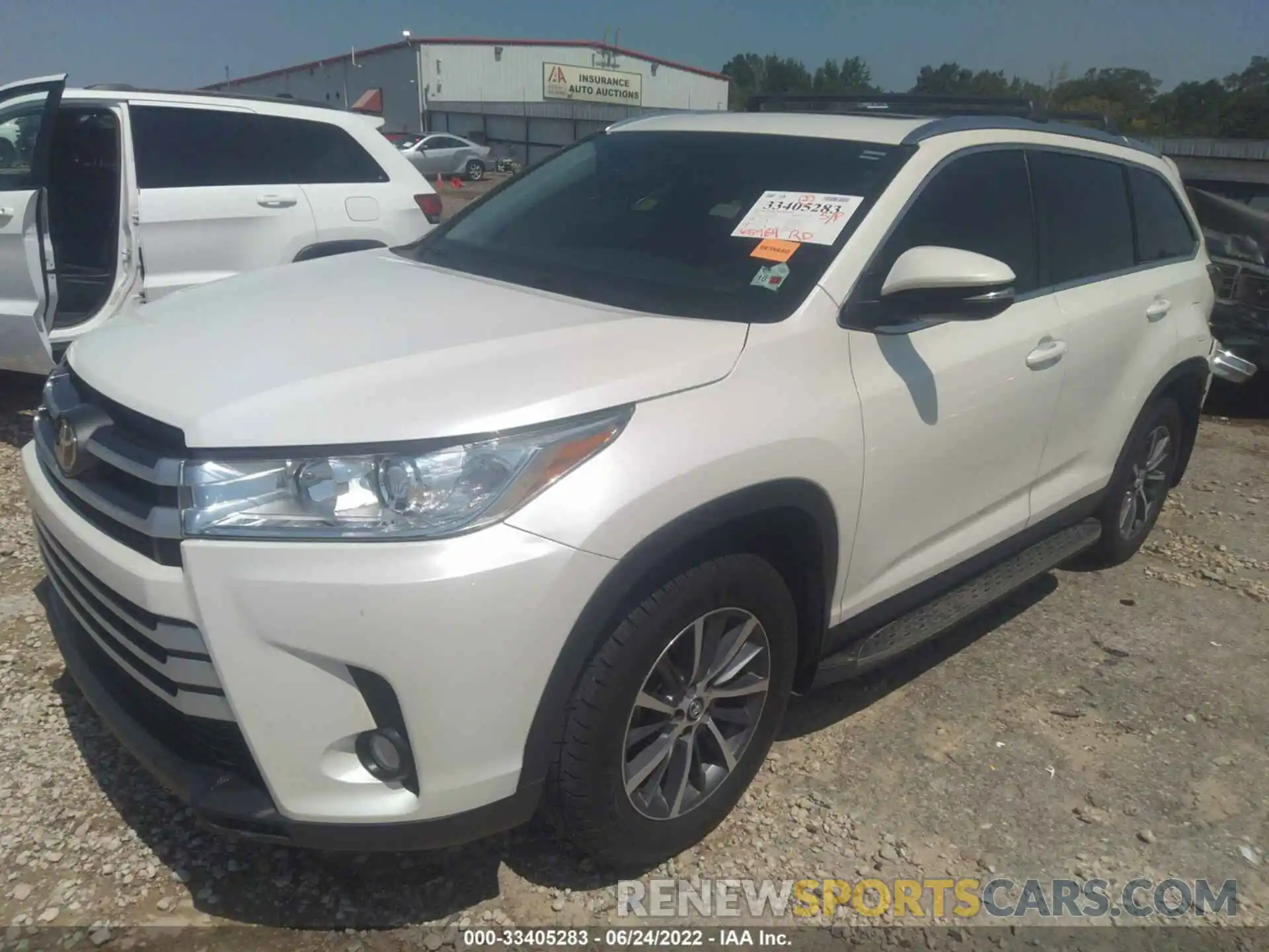 2 Photograph of a damaged car 5TDKZRFH4KS337299 TOYOTA HIGHLANDER 2019