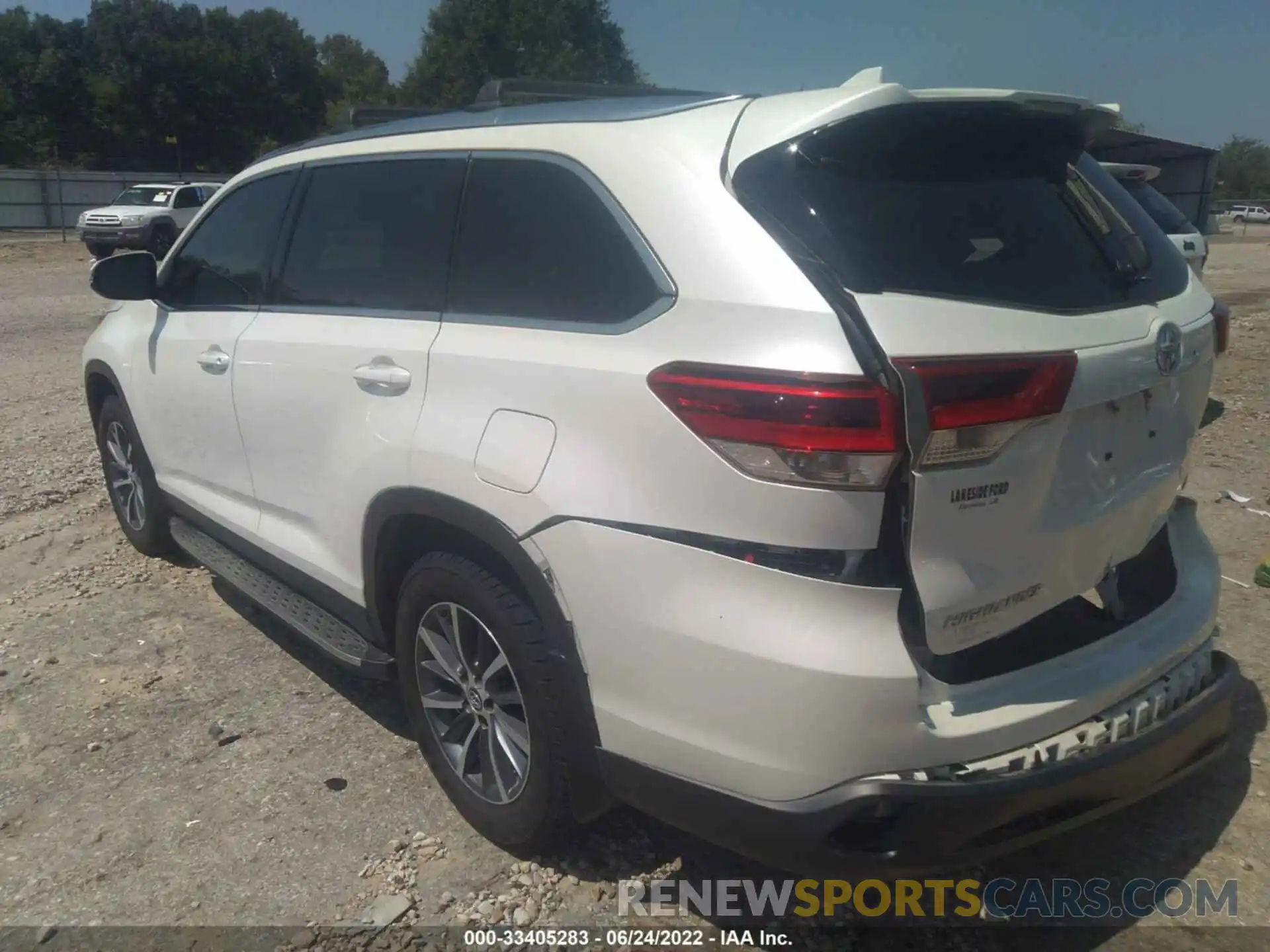 3 Photograph of a damaged car 5TDKZRFH4KS337299 TOYOTA HIGHLANDER 2019