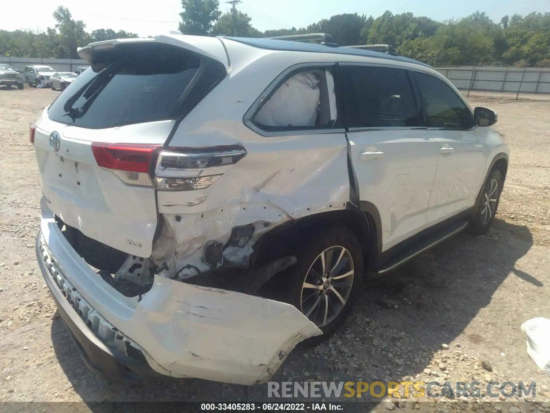 4 Photograph of a damaged car 5TDKZRFH4KS337299 TOYOTA HIGHLANDER 2019