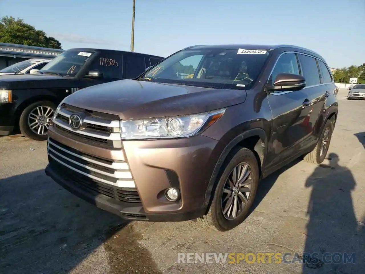 2 Photograph of a damaged car 5TDKZRFH4KS339053 TOYOTA HIGHLANDER 2019