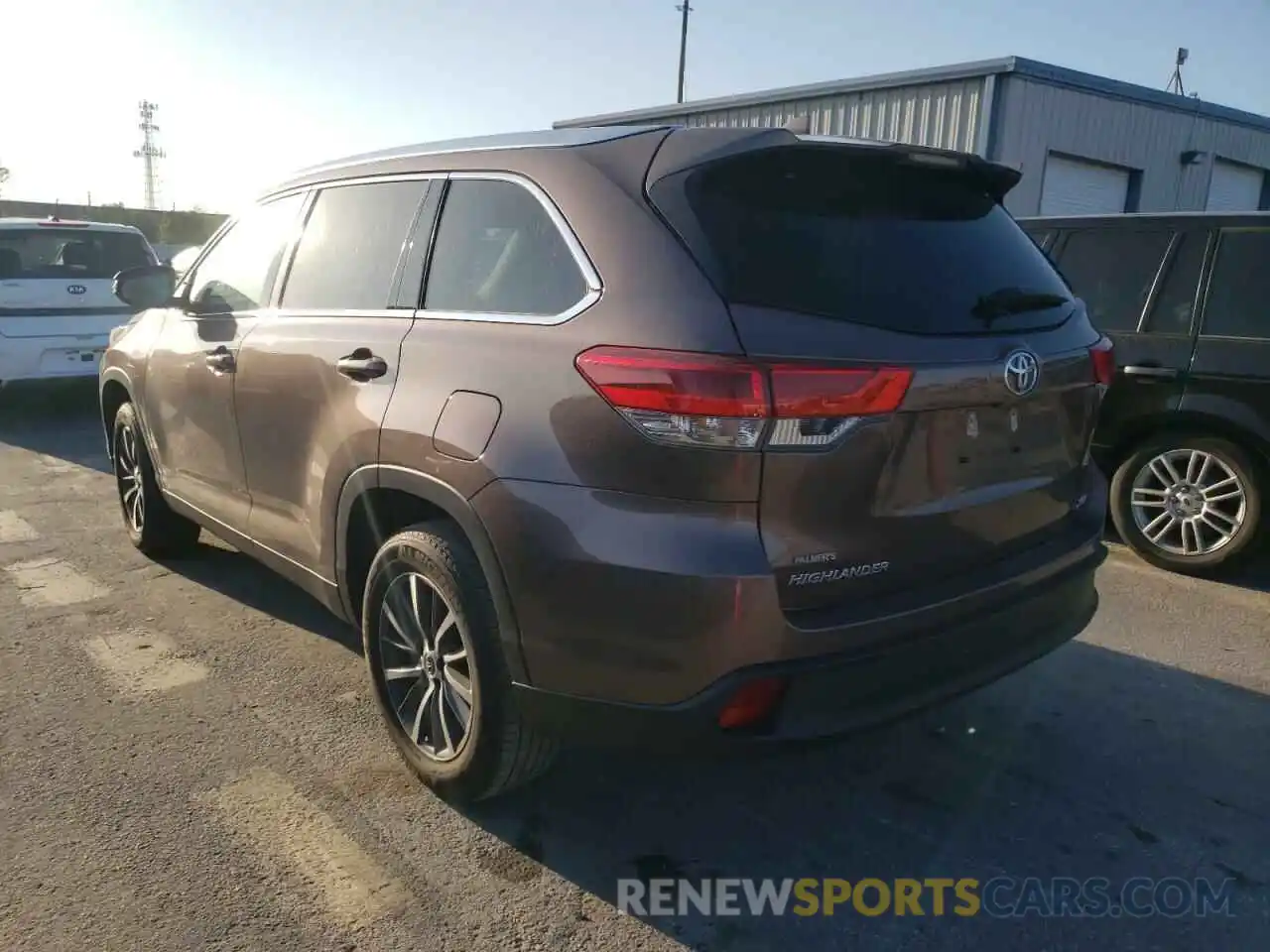 3 Фотография поврежденного автомобиля 5TDKZRFH4KS339053 TOYOTA HIGHLANDER 2019