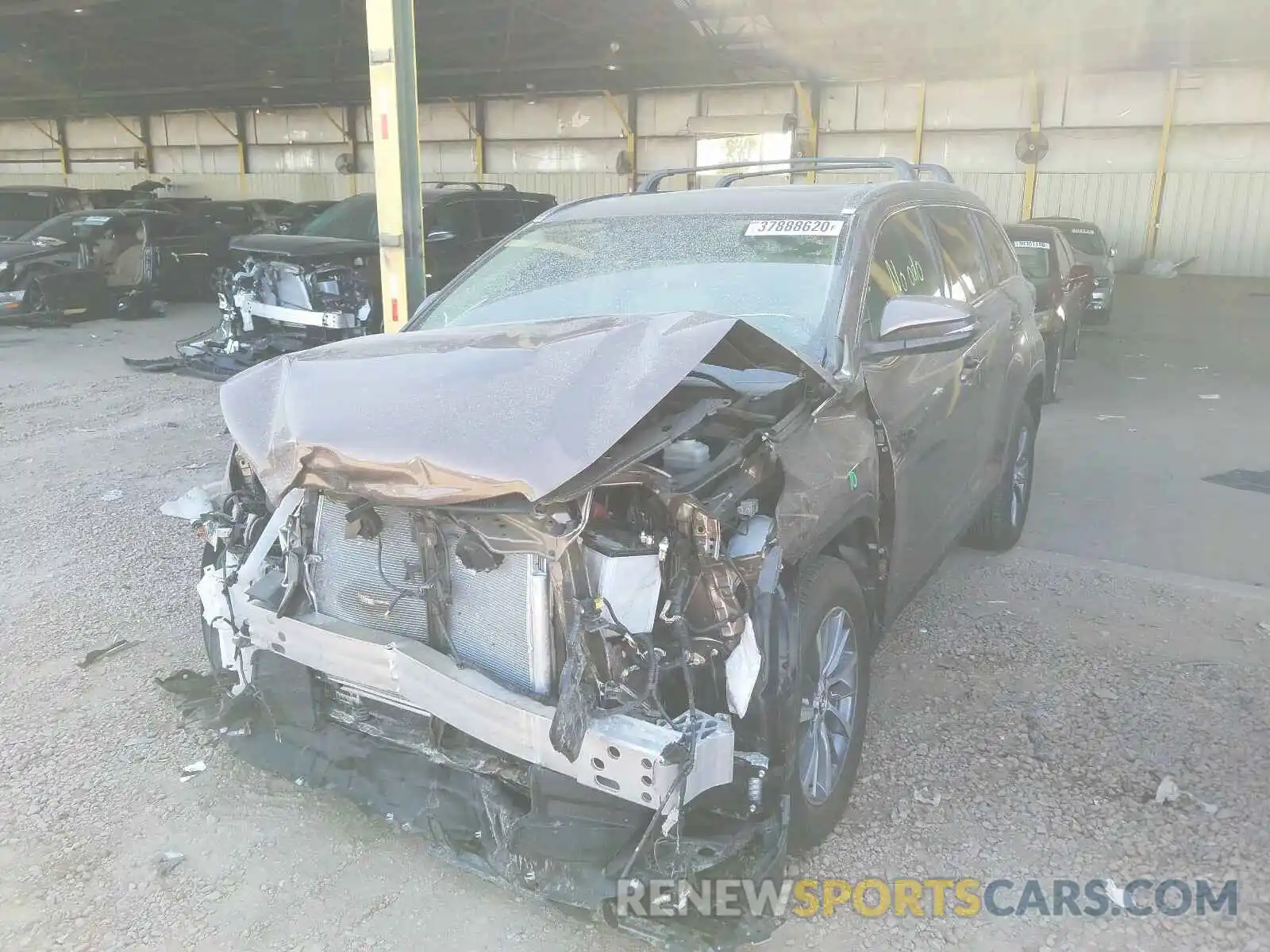 2 Photograph of a damaged car 5TDKZRFH4KS348321 TOYOTA HIGHLANDER 2019