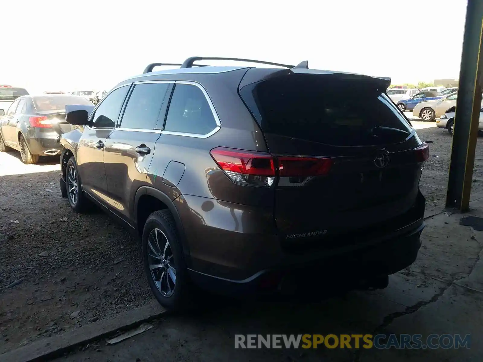 3 Photograph of a damaged car 5TDKZRFH4KS348321 TOYOTA HIGHLANDER 2019